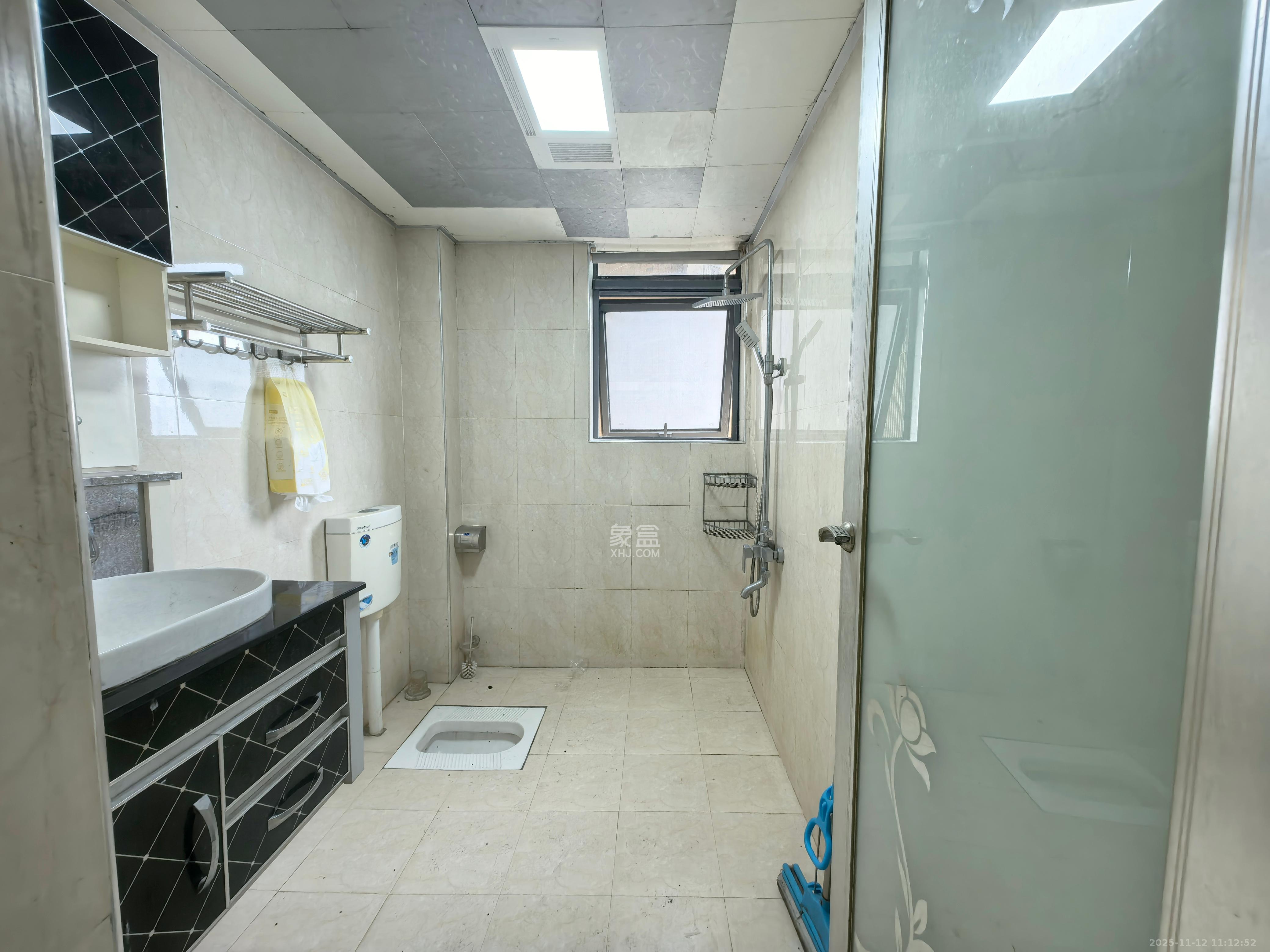 新华都万家城  2室2厅1卫    2500.0元/月室内图