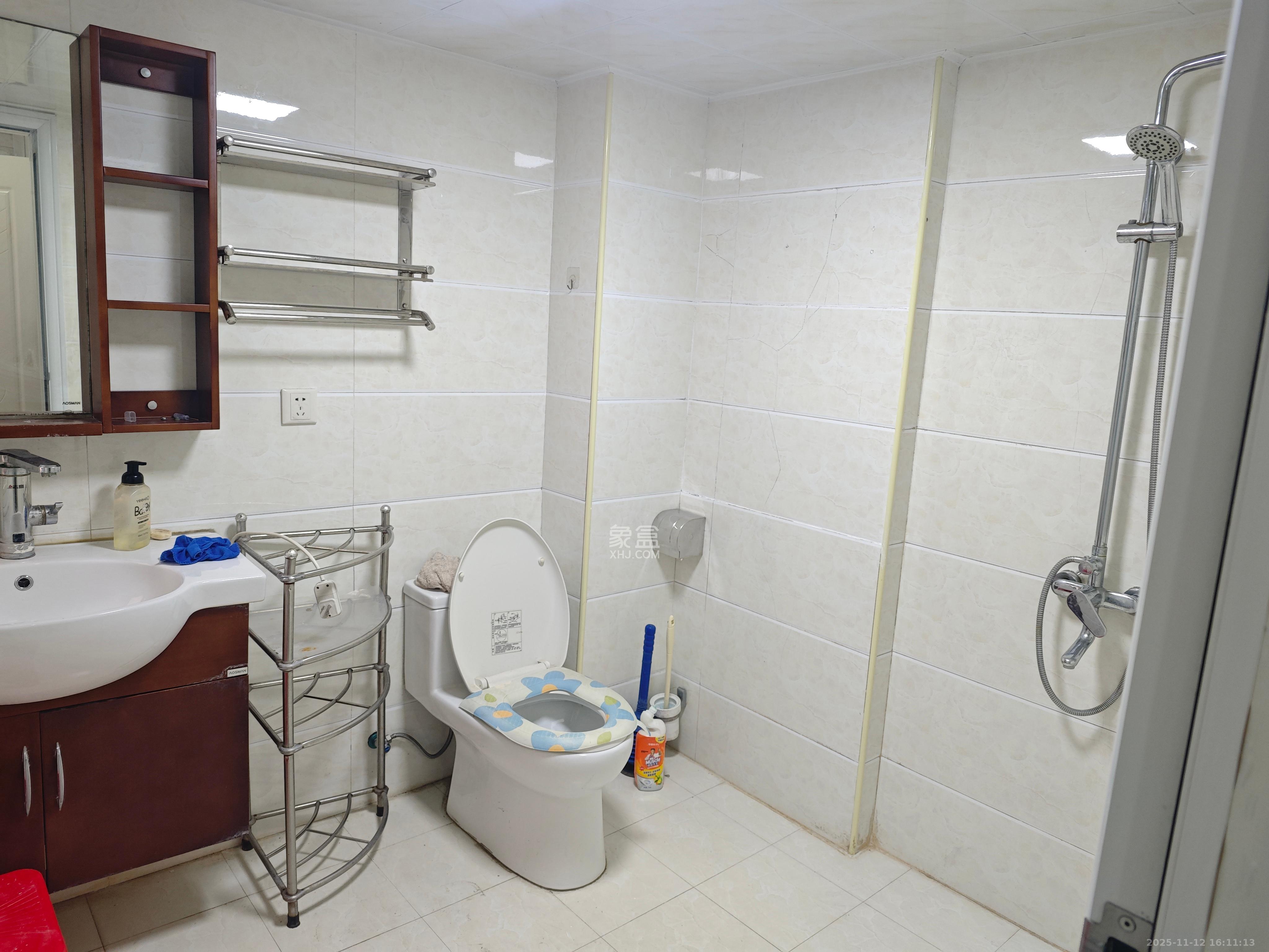 丽发新城  1室2厅2卫    1800.0元/月室内图