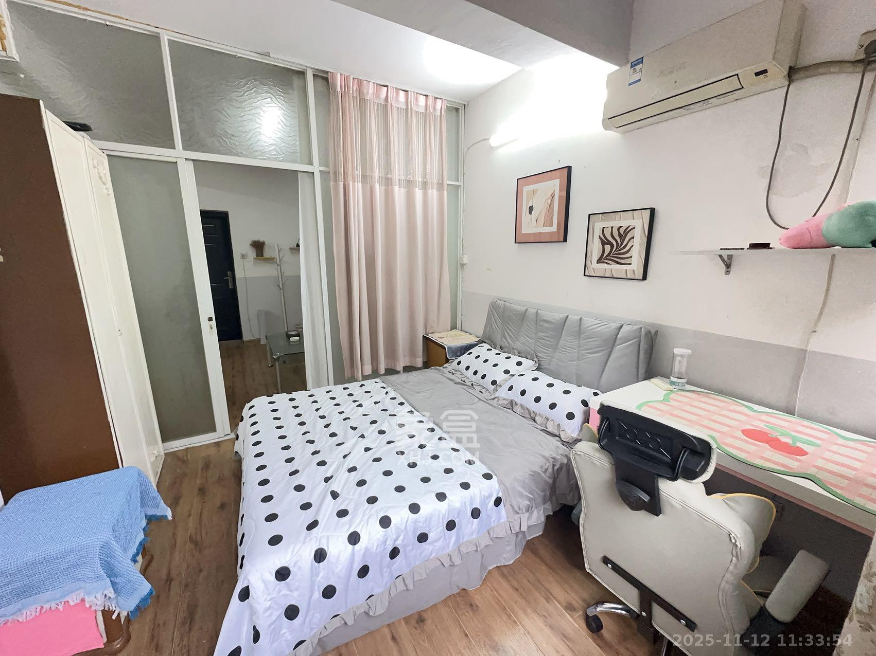 宏大山庄  2室1厅1卫    1400.0元/月室内图