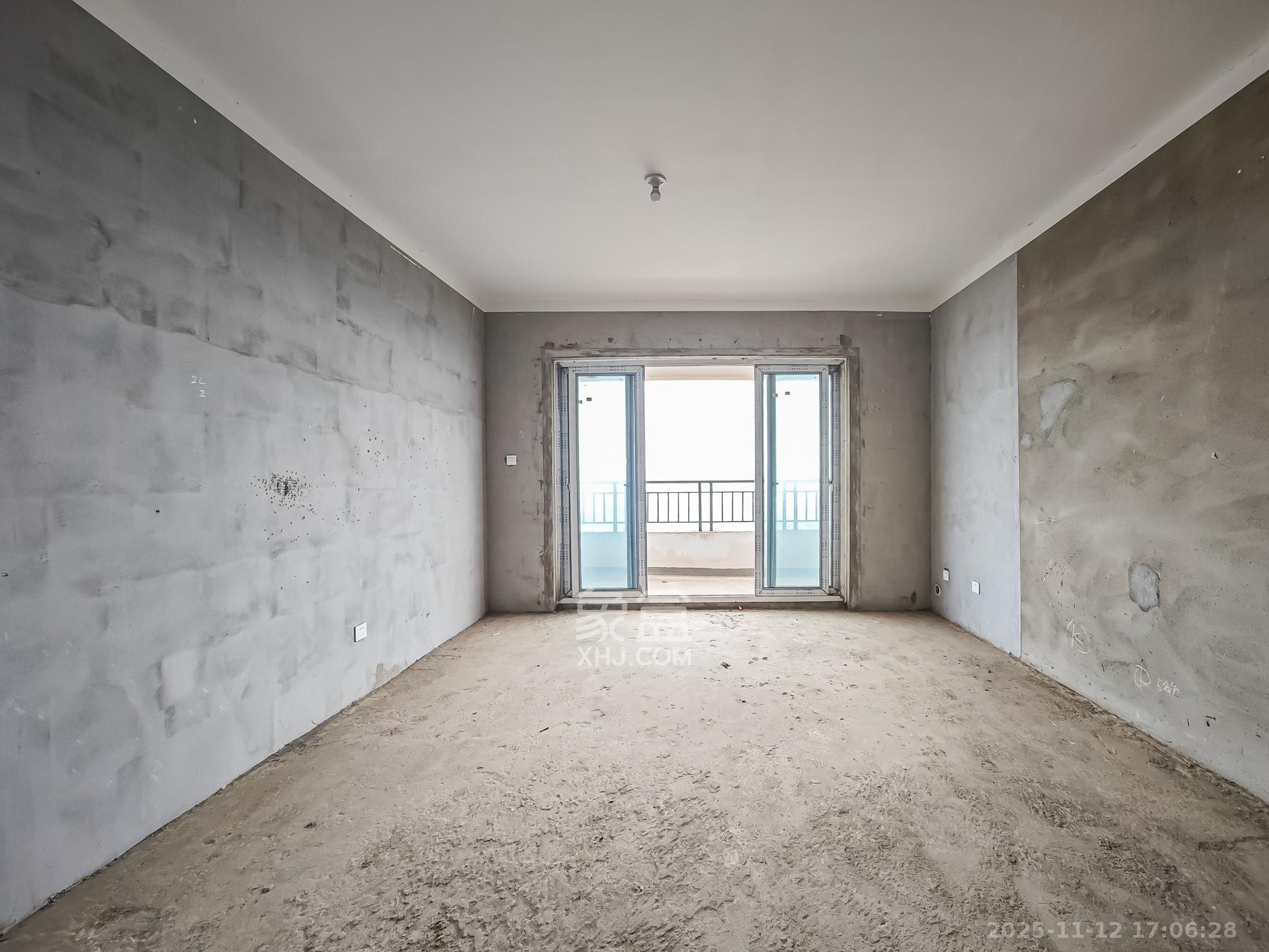 钱隆世家 4室2厅2卫 74.0万 钱隆世家 4室2厅2卫 74.0万客厅