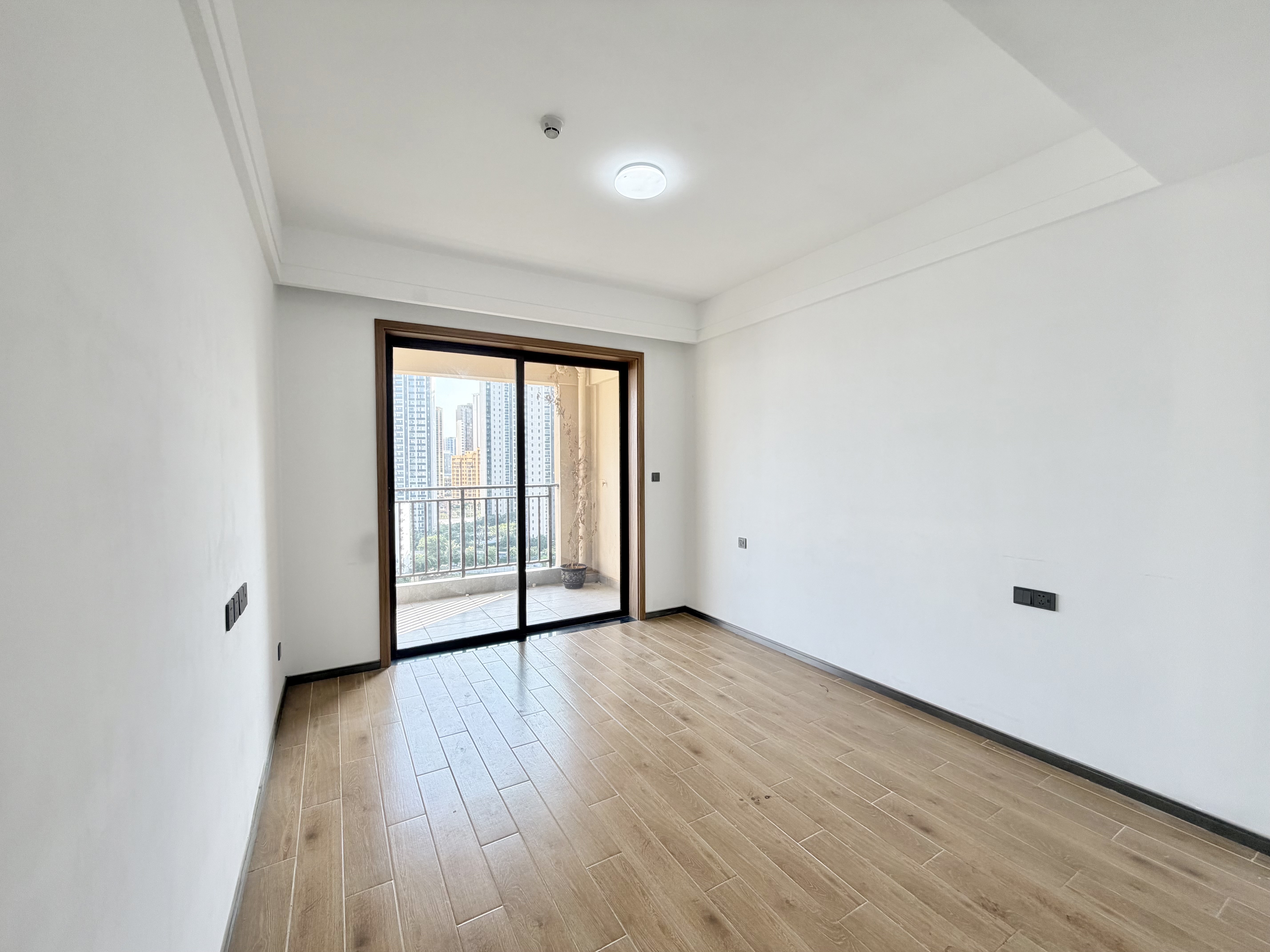 海航豪庭南苑  3室2厅2卫    5500.0元/月室内图