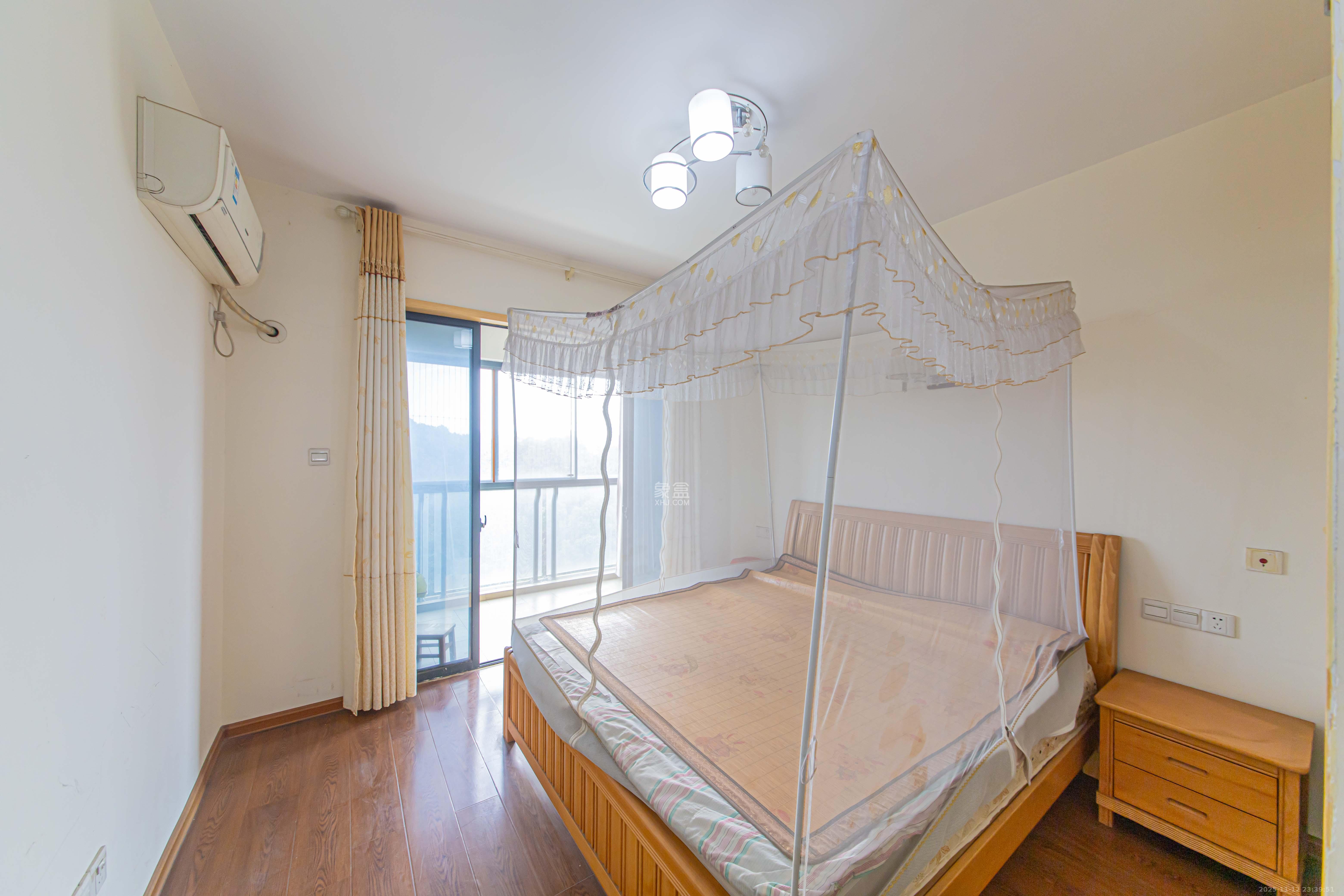 保利花园  3室2厅1卫    80.0万卧室