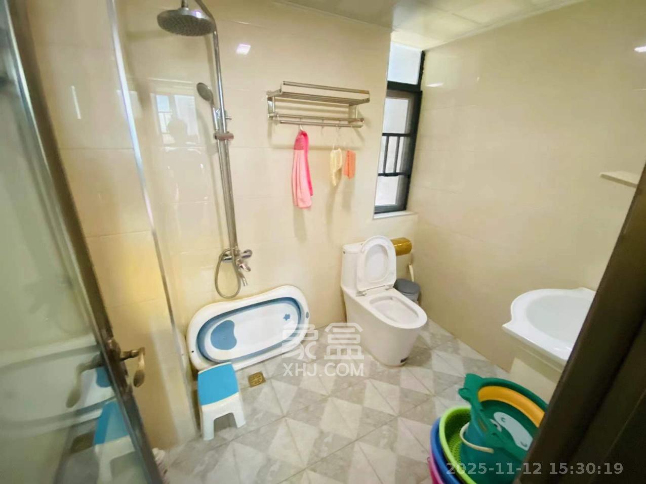 江山如画  3室2厅2卫    2200.0元/月室内图