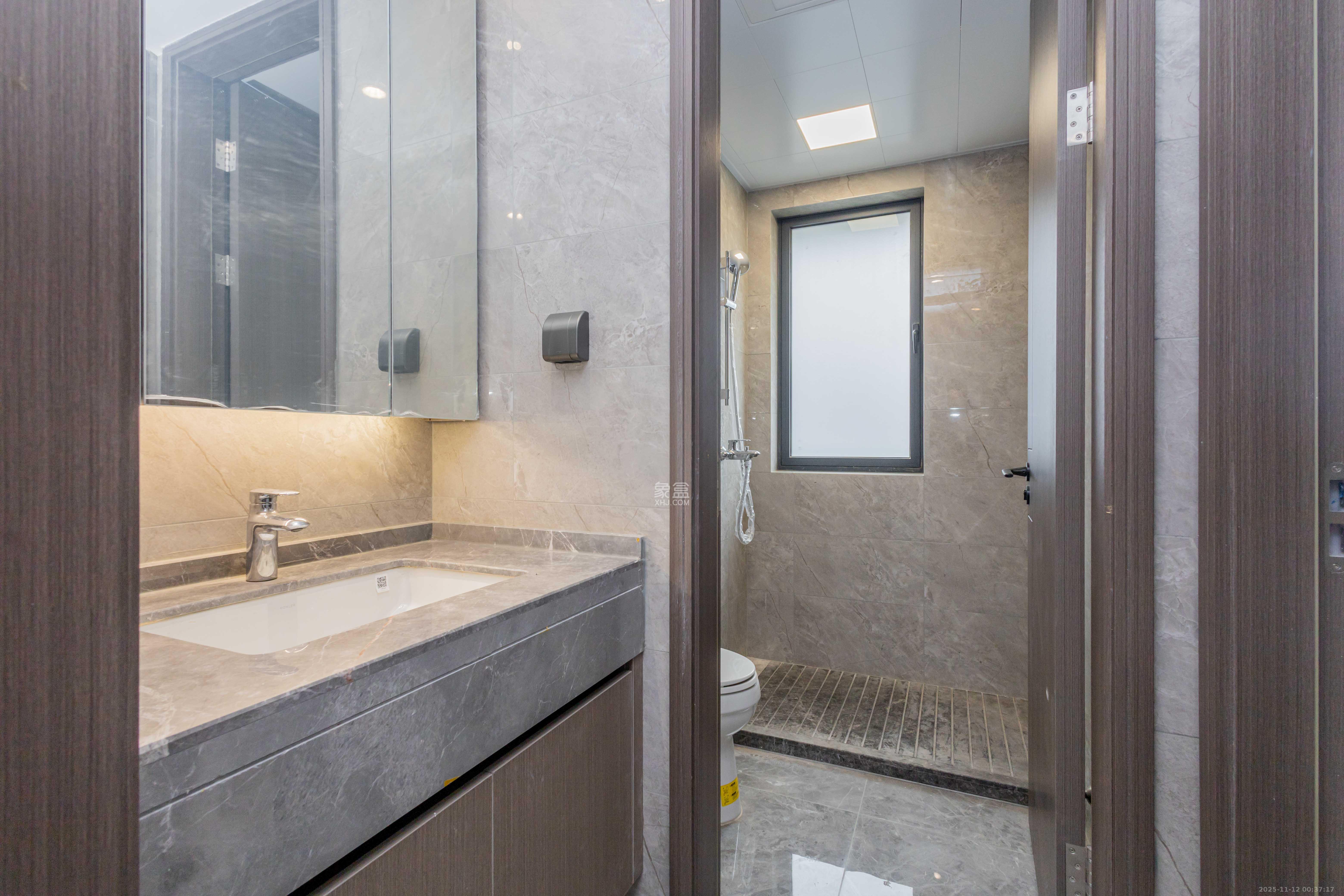 湘语洺悦  4室2厅2卫    200.0万卫生间