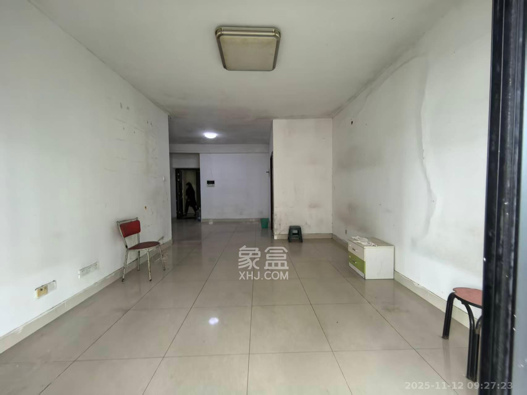 鑫远湘府华城 1室2厅1卫 1800.0元/月 鑫远湘府华城 1室2厅1卫 1800.0元/月室内图