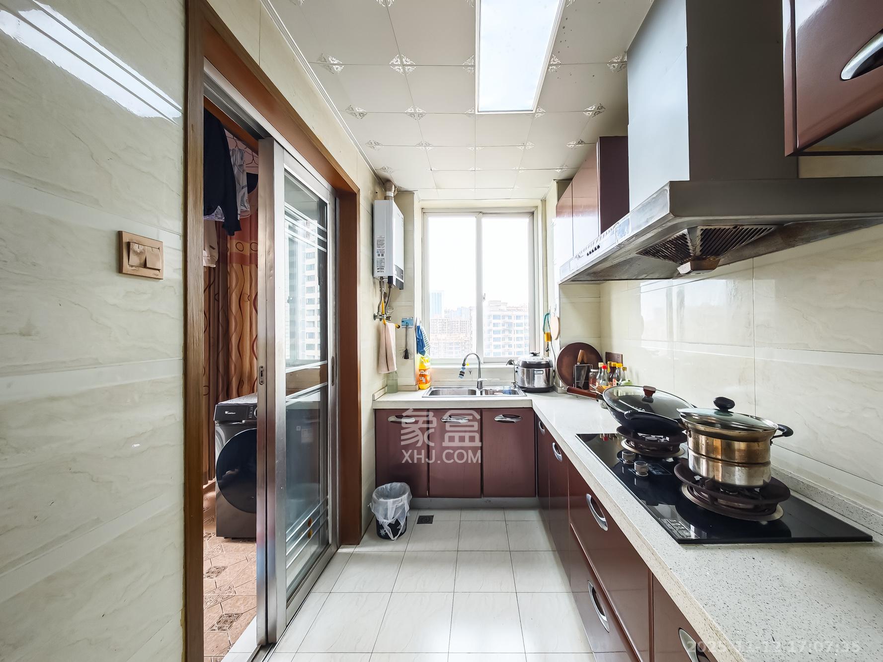 山语城一期 3室2厅2卫 98.0万 山语城一期 3室2厅2卫 98.0万厨房