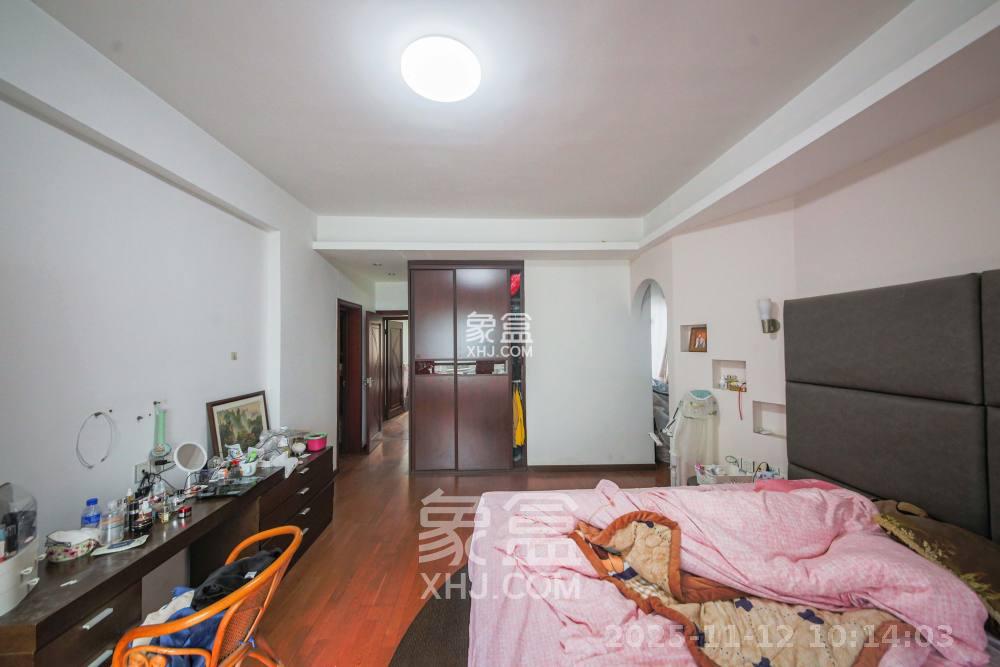 梦网景园 4室2厅2卫 3800.0元/月 梦网景园 4室2厅2卫 3800.0元/月室内图