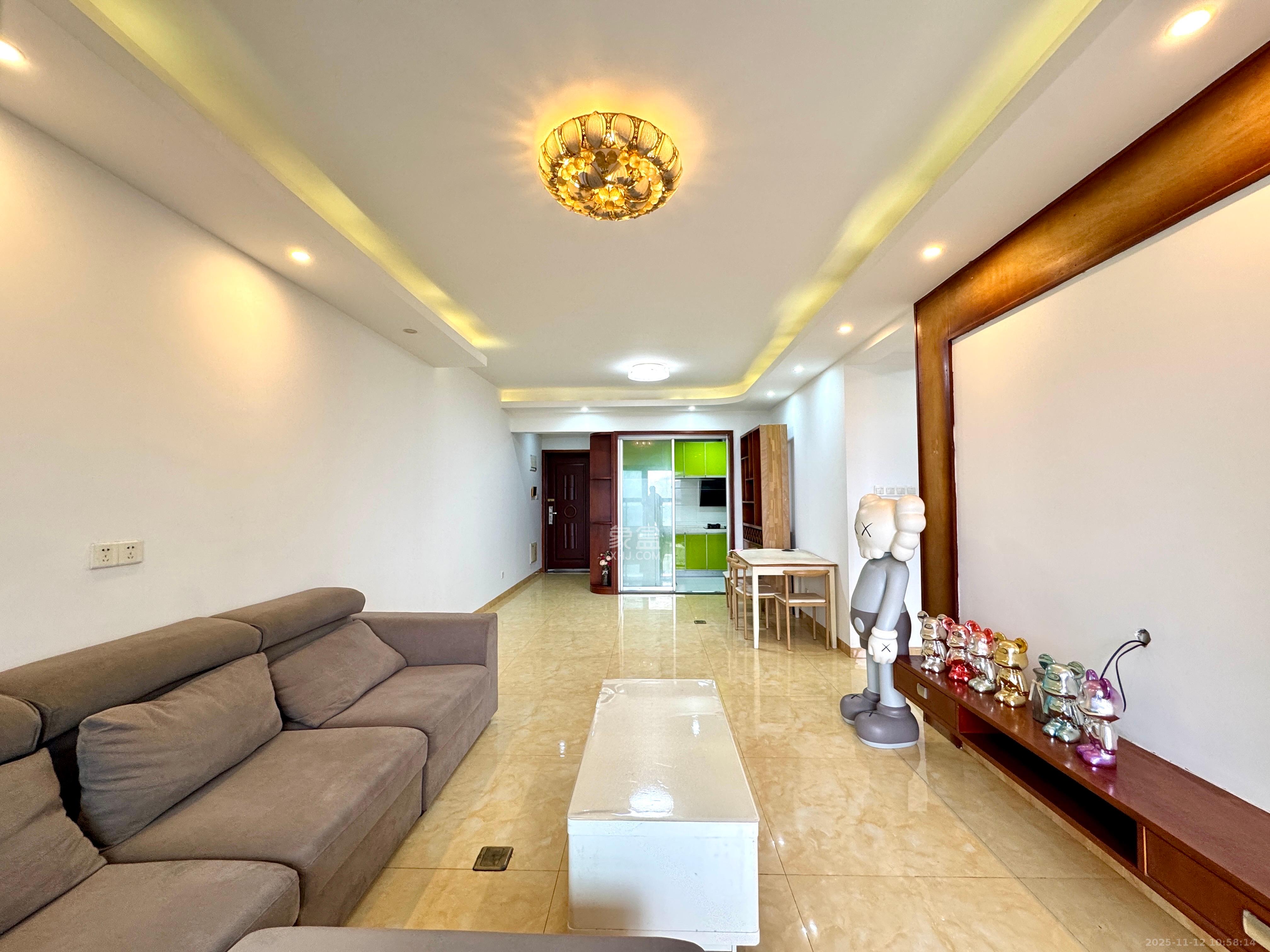 达美D6区  3室2厅2卫    2600.0元/月