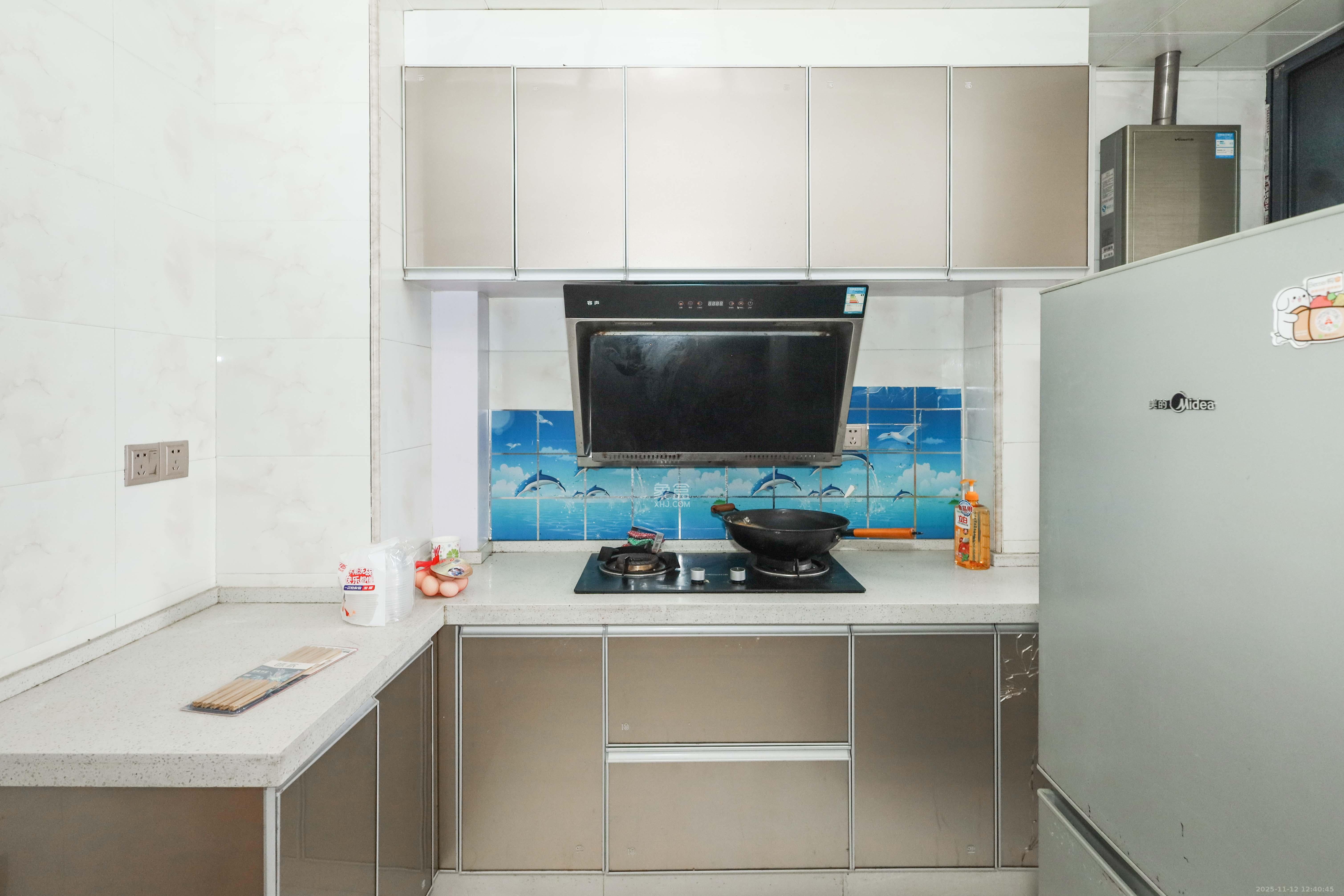 天元涉外景园C区 3室2厅1卫 78.0万 天元涉外景园C区 3室2厅1卫 78.0万厨房