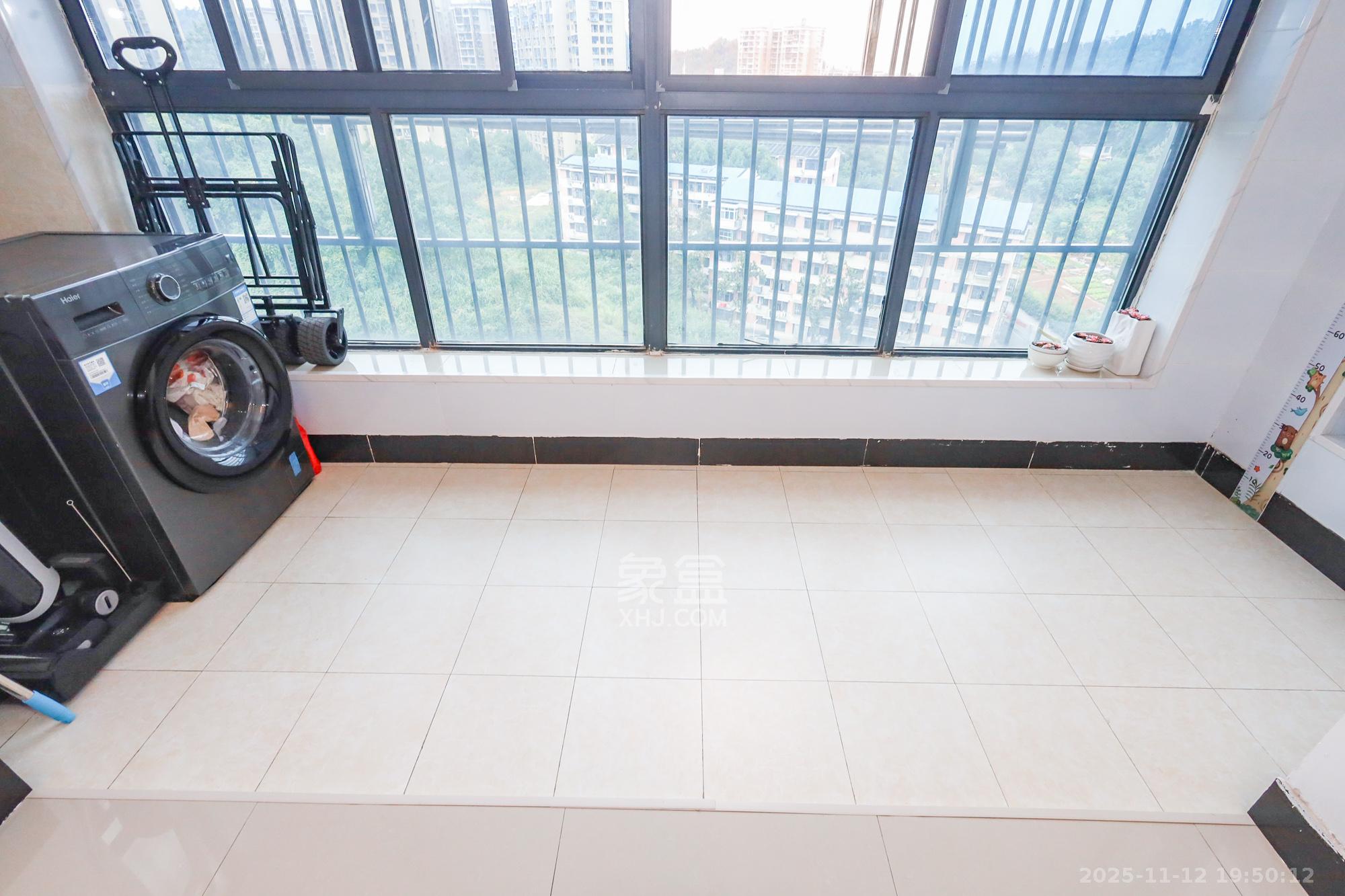 滨江海棠湾 3室2厅1卫 72.0万 滨江海棠湾 3室2厅1卫 72.0万阳台