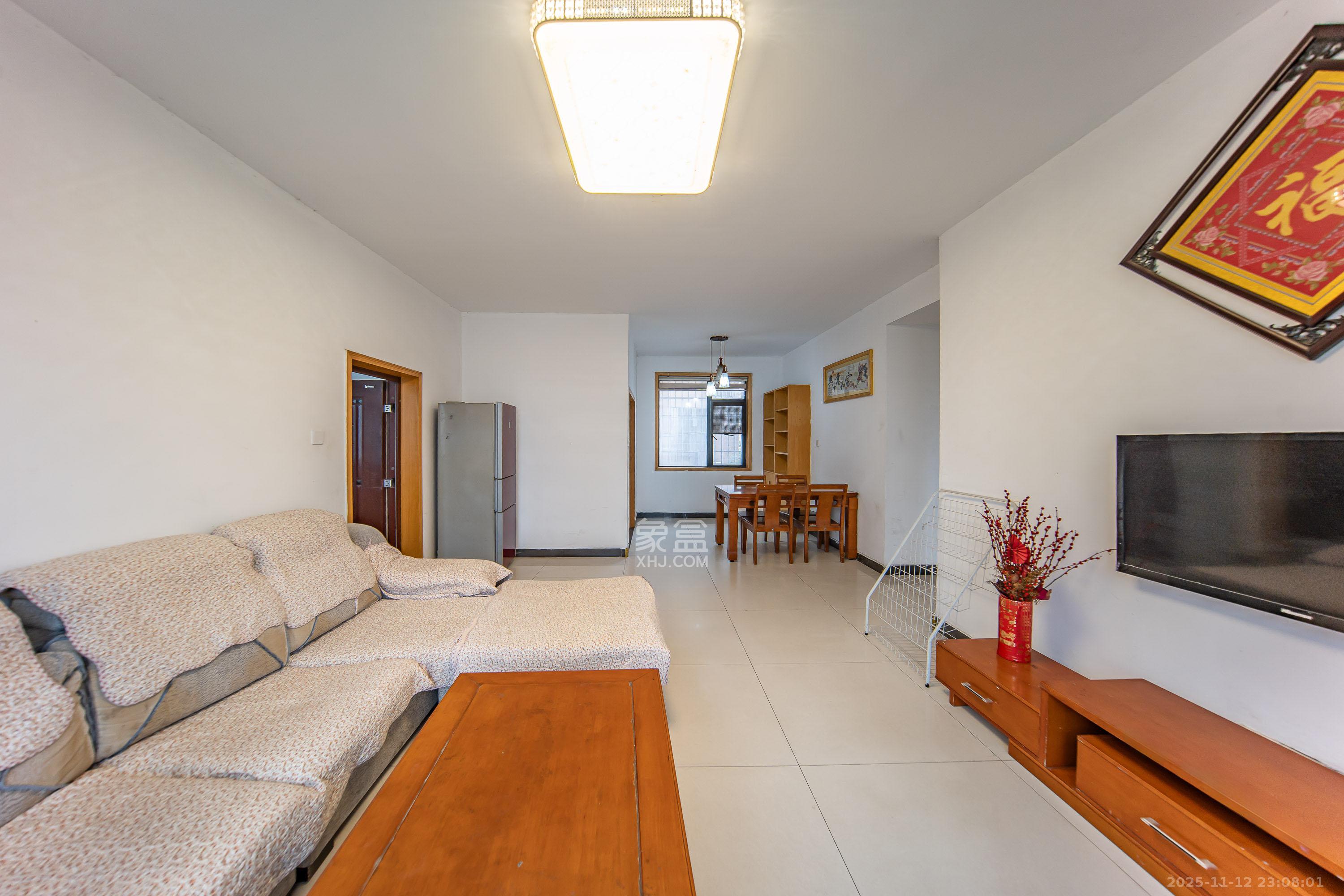 枫华府第 3室2厅2卫 63.8万 枫华府第 3室2厅2卫 63.8万客厅