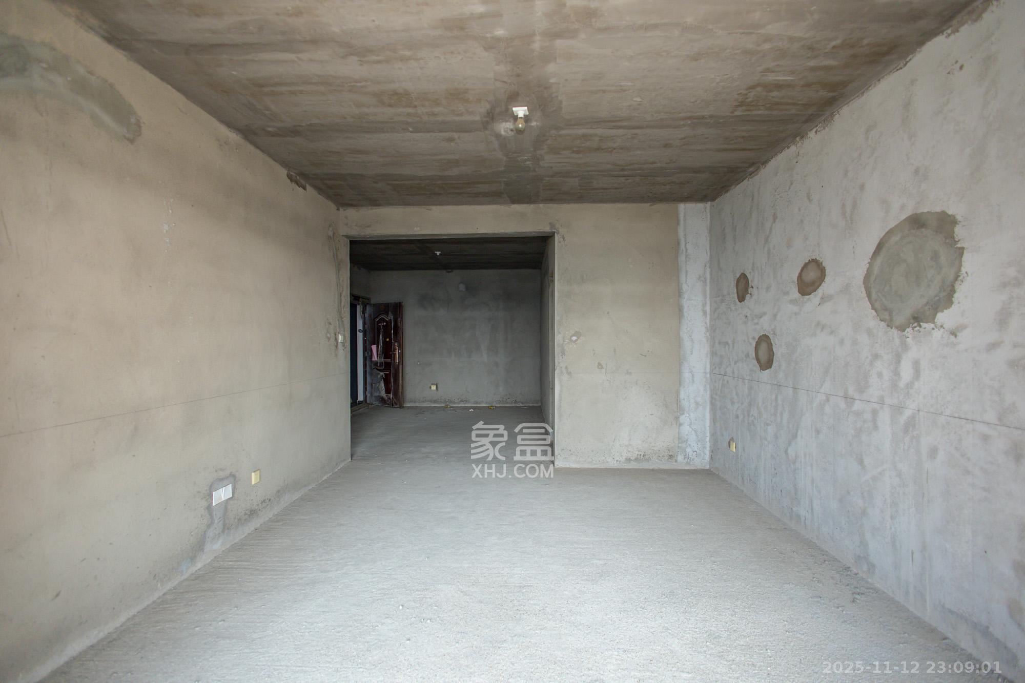 长永佳苑 3室2厅1卫 42.0万 长永佳苑 3室2厅1卫 42.0万客厅