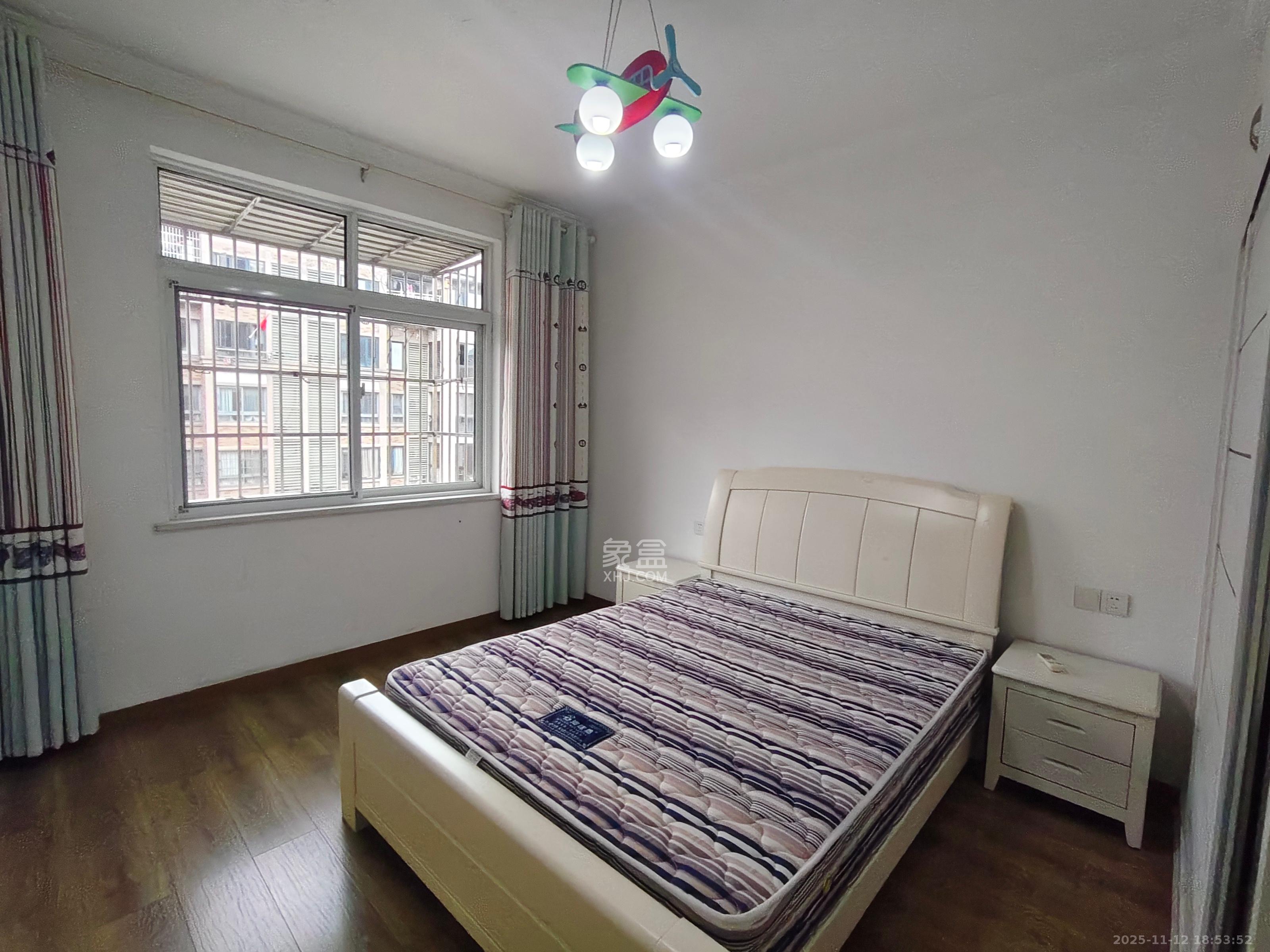 山水湾  3室2厅2卫    2300.0元/月室内图