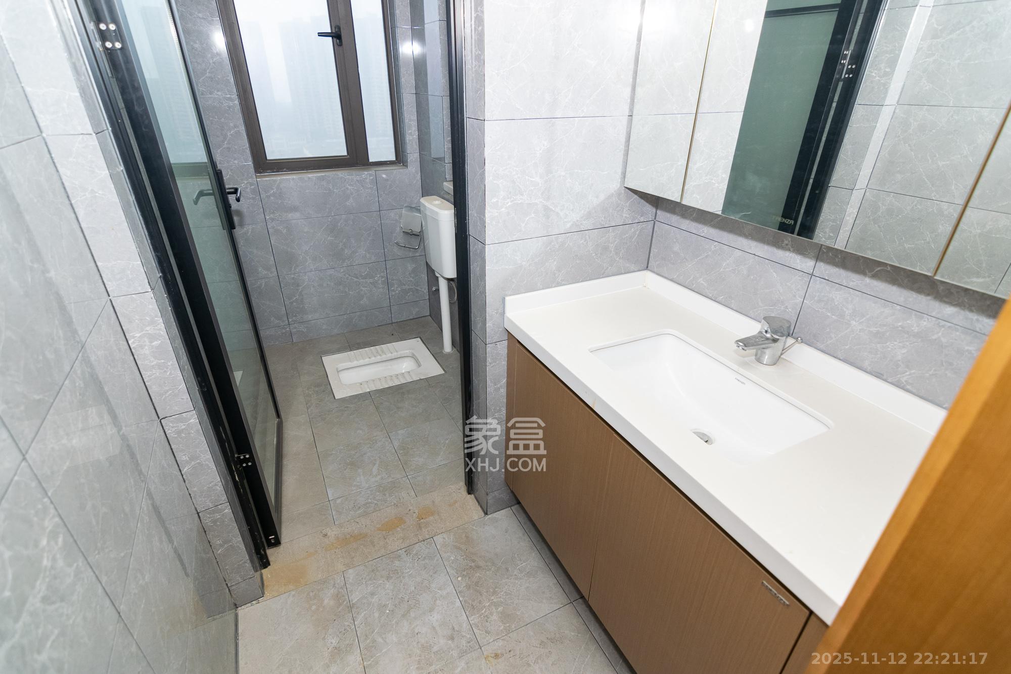 润和美郡(润和紫郡五期) 5室2厅2卫 108.0万 润和美郡(润和紫郡五期) 5室2厅2卫 108.0万卫生间