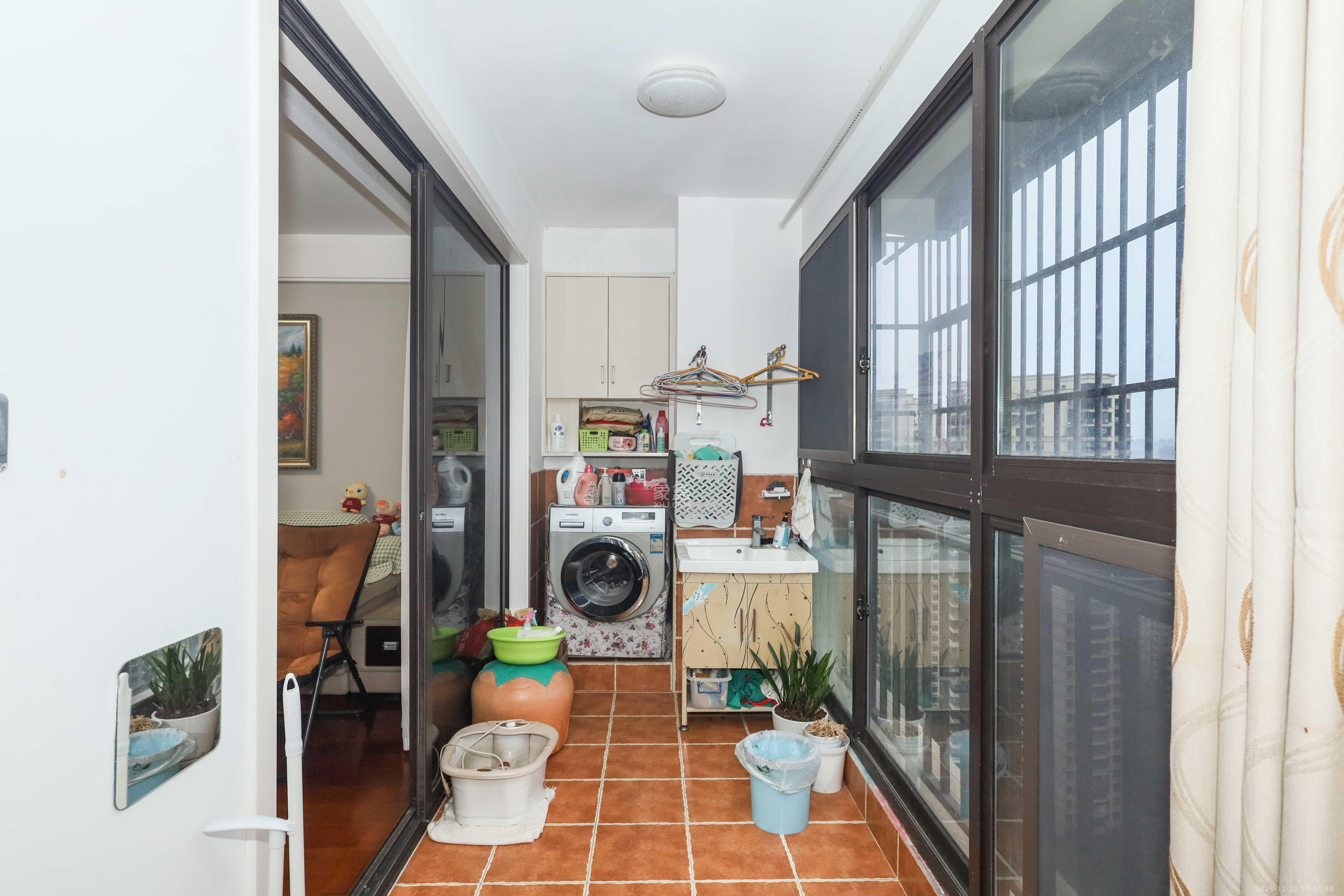 保利麓谷林语E区 4室2厅2卫 122.0万 保利麓谷林语E区 4室2厅2卫 122.0万阳台