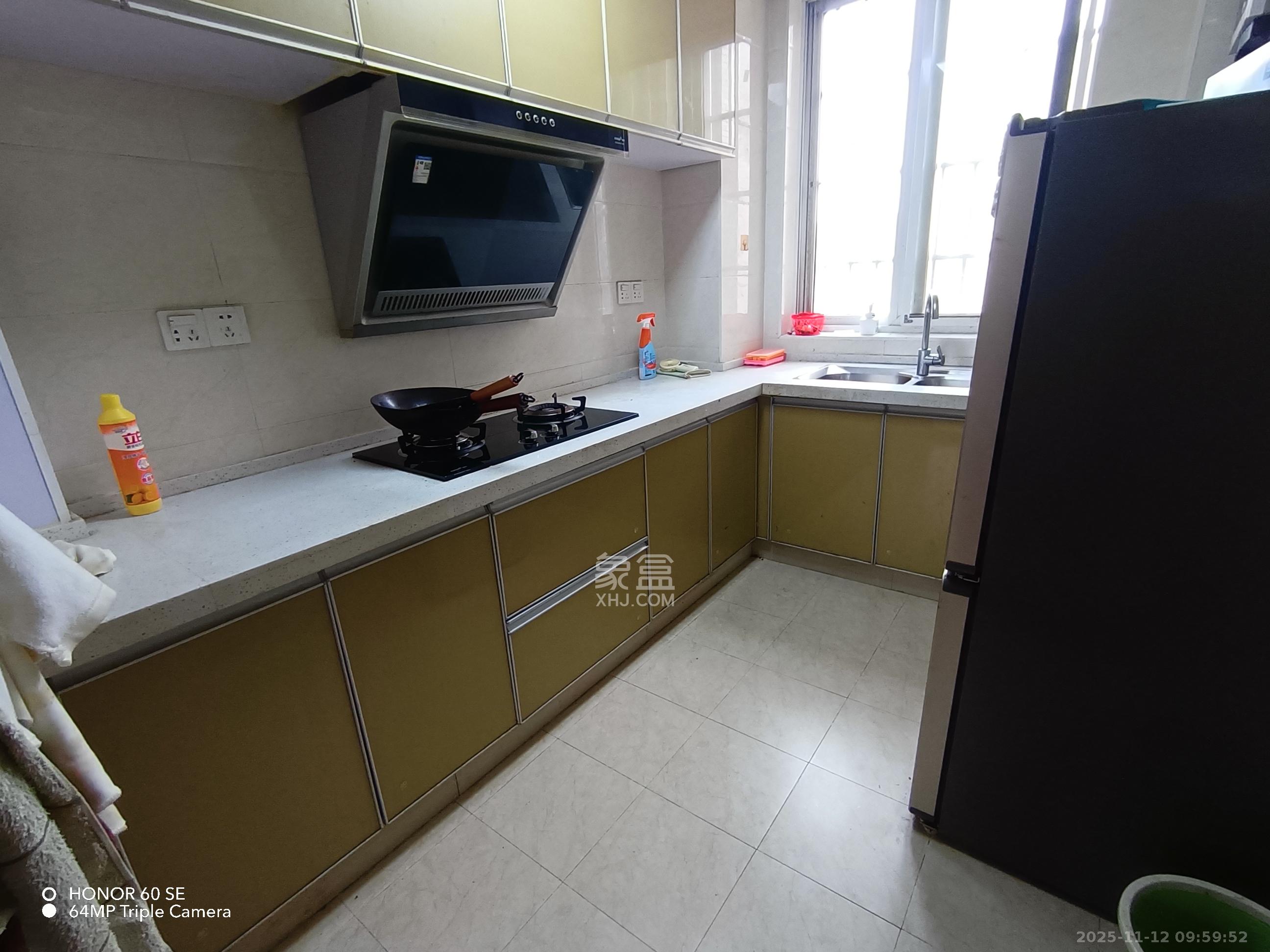 谷山乐园二期  3室2厅1卫    1900.0元/月室内图