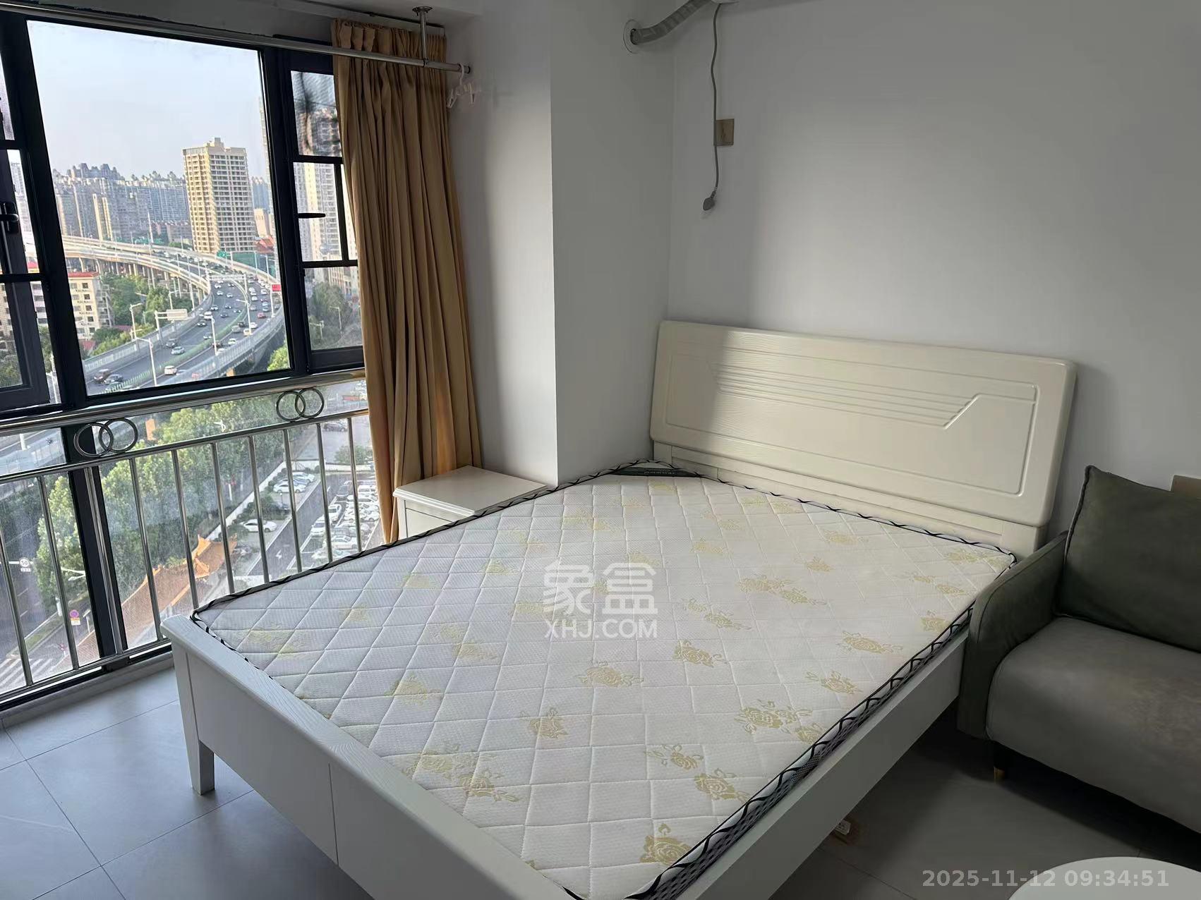 绿洲花园  1室1厅1卫    1700.0元/月室内图