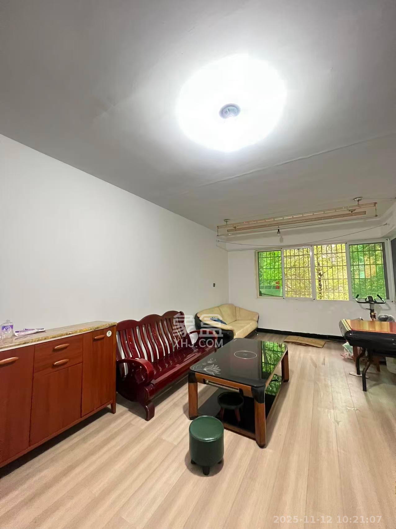 五一新村安置小区(永定社区、永兴社区、永祥社区) 2室1厅1卫 1800.0元/月 五一新村安置小区(永定社区、永兴社区、永祥社区) 2室1厅1卫 1800.0元/月室内图