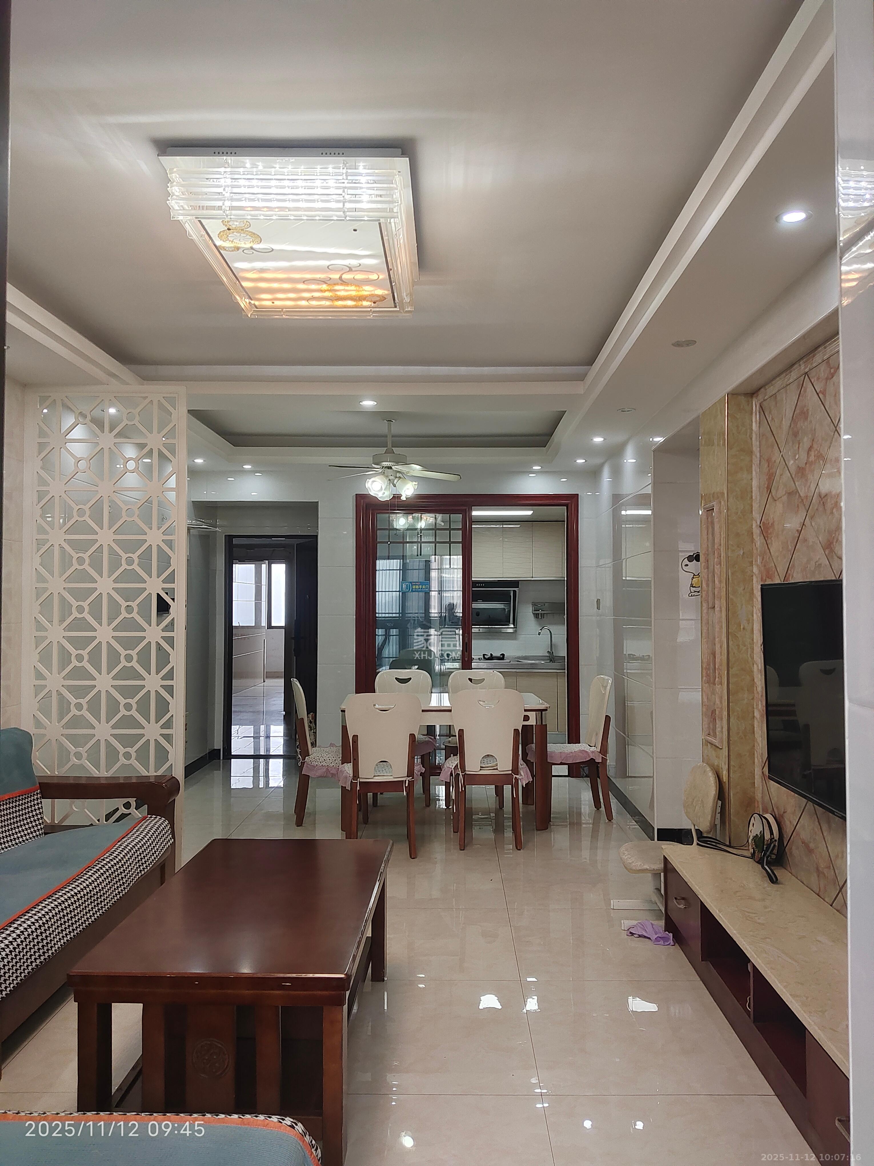 华润置地广场一期 3室2厅1卫 2000.0元/月 华润置地广场一期 3室2厅1卫 2000.0元/月室内图