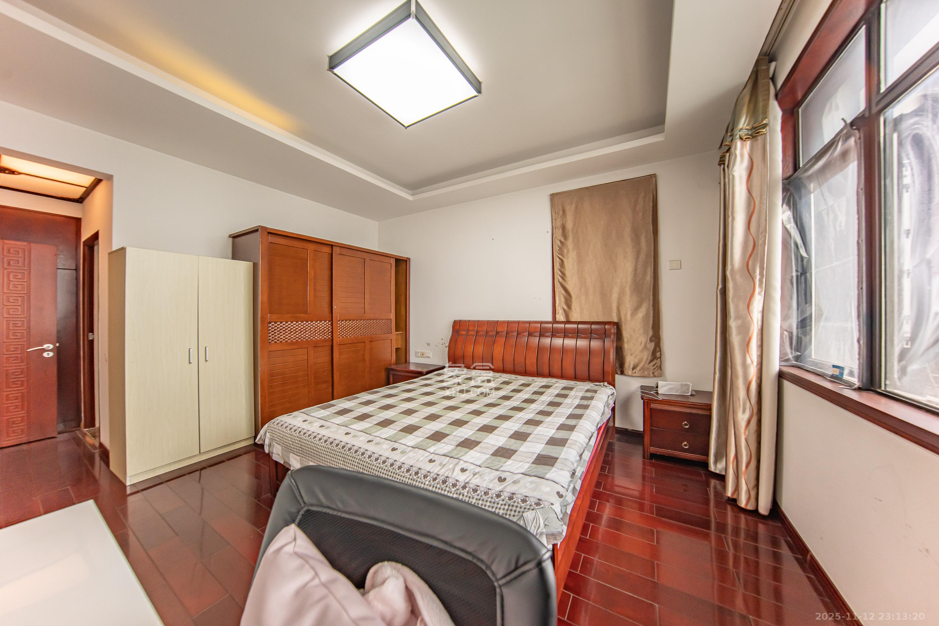 阳光100三期 3室3厅2卫 118.0万 阳光100三期 3室3厅2卫 118.0万卧室