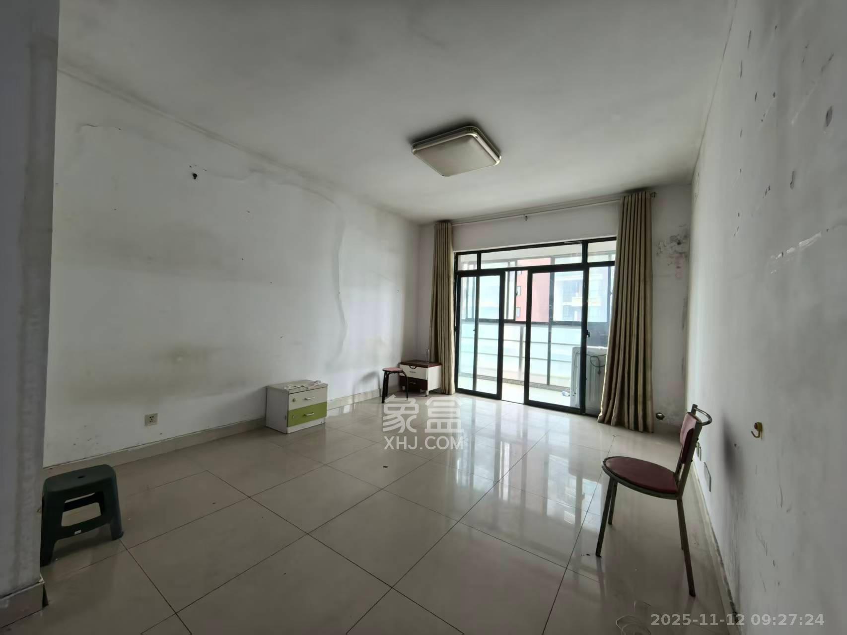 鑫远湘府华城 1室2厅1卫 1800.0元/月 鑫远湘府华城 1室2厅1卫 1800.0元/月室内图