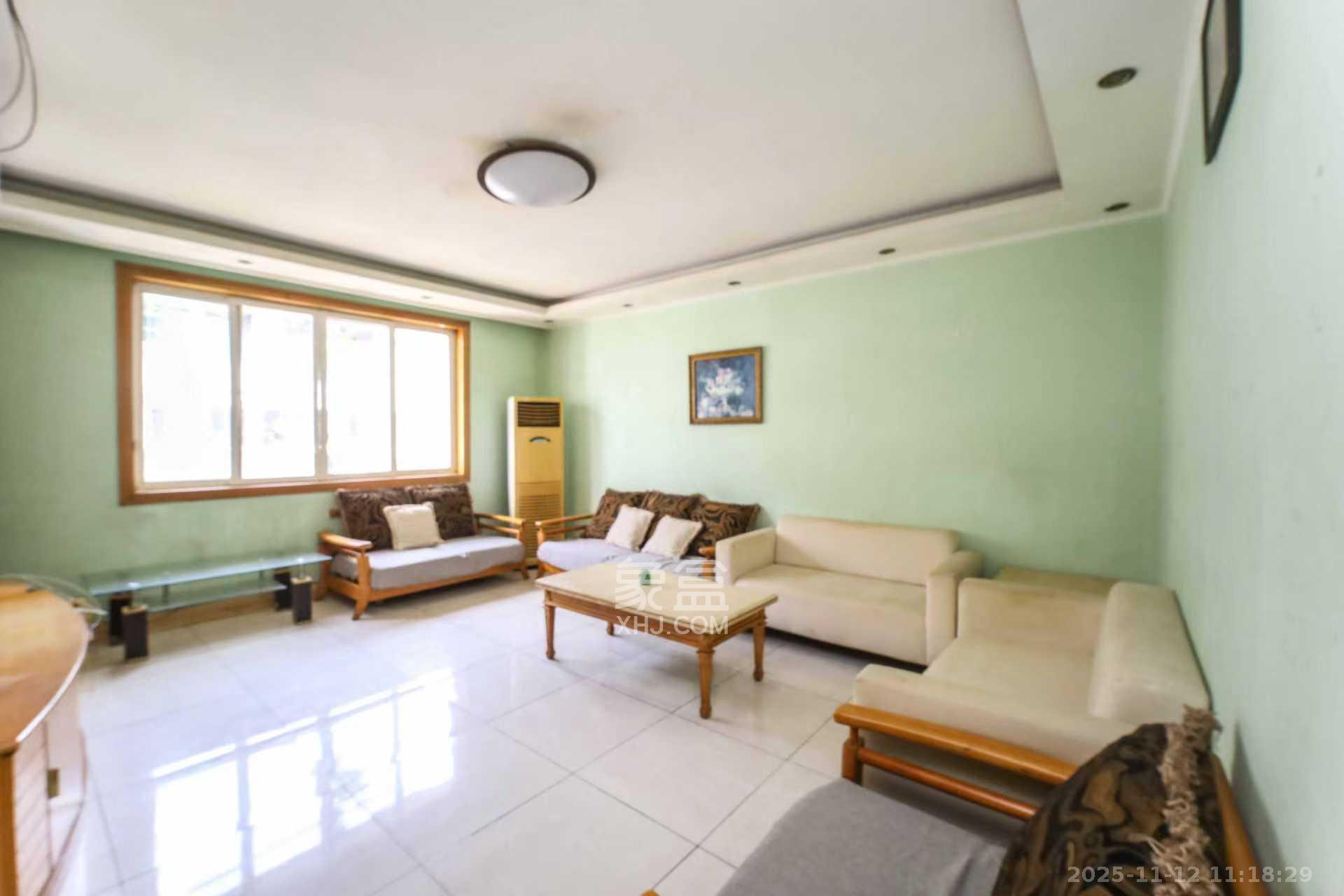 德政园  3室2厅2卫    1800.0元/月