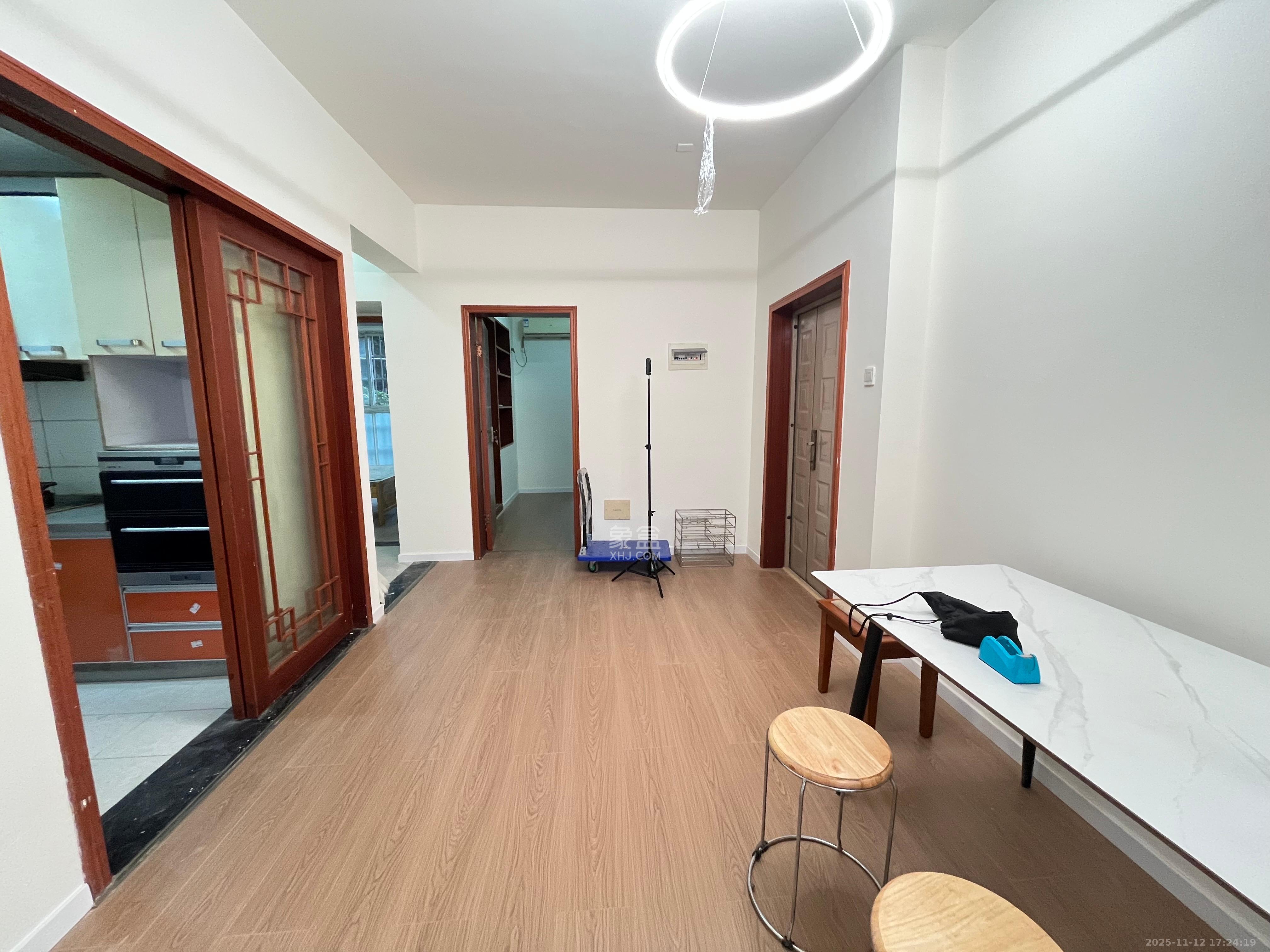 阳光新城 3室2厅2卫 2300.0元/月 阳光新城 3室2厅2卫 2300.0元/月室内图