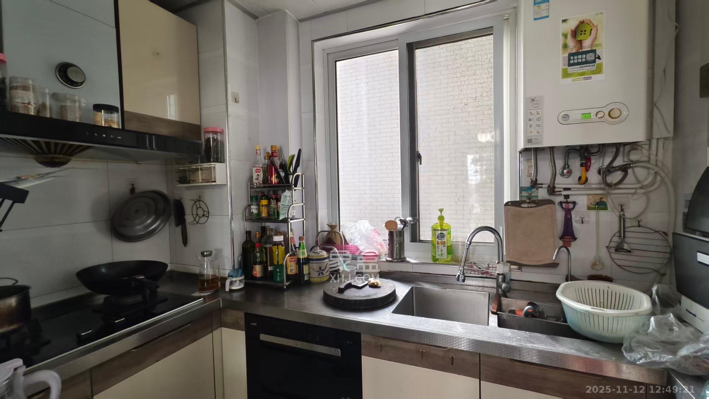 时代星城  4室2厅2卫    2000.0元/月室内图