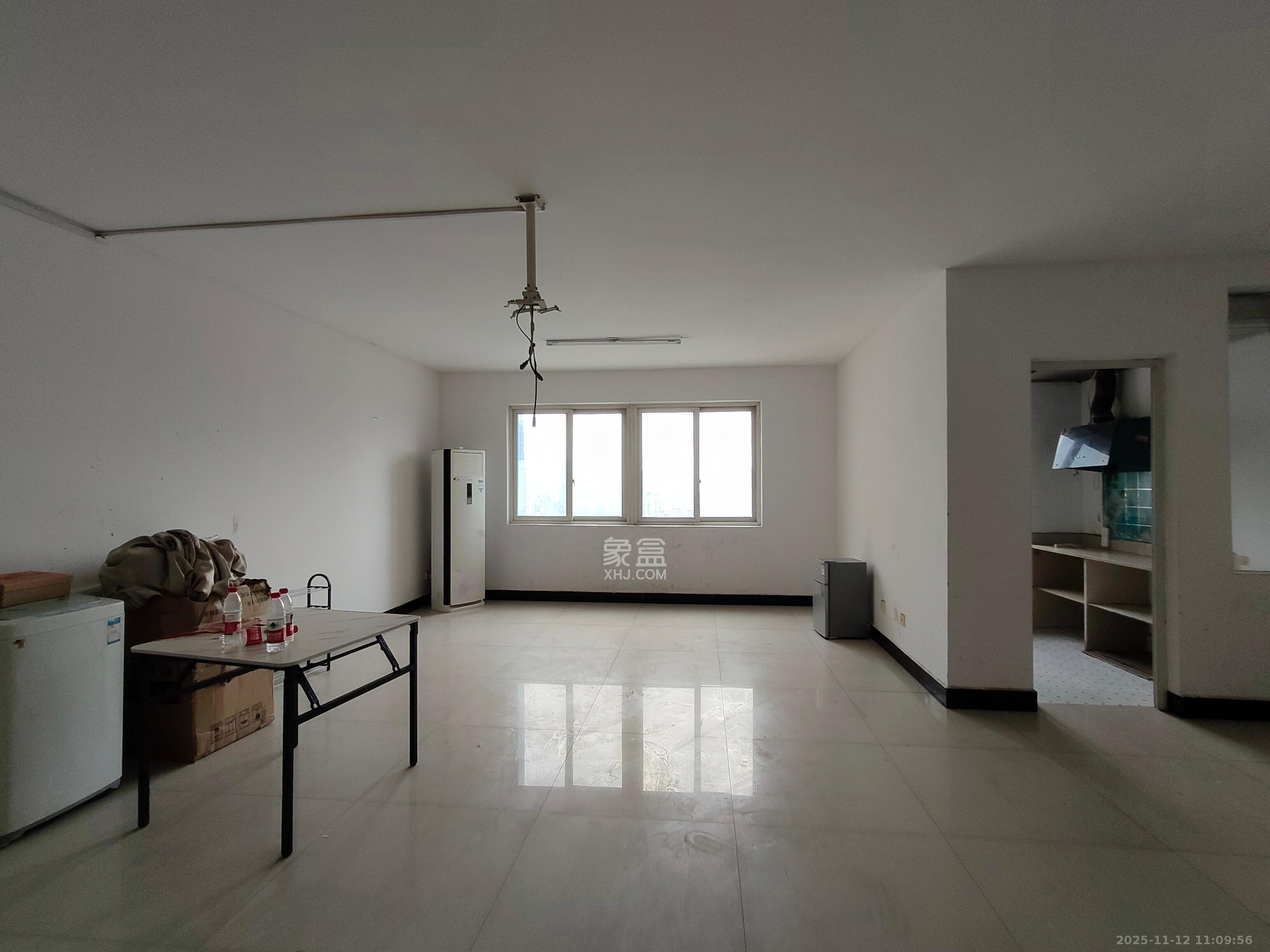 开源鑫阁  4室2厅2卫    2000.0元/月