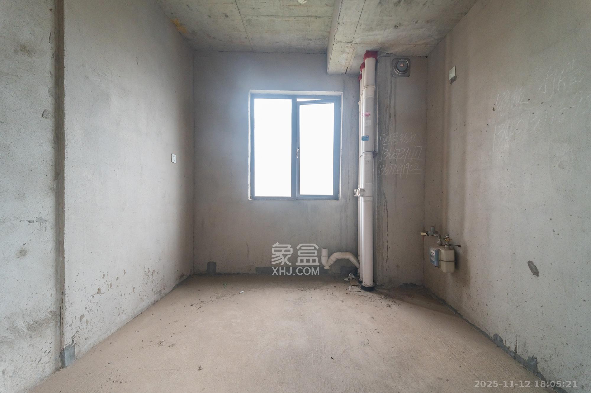 星湖湾二期高层  4室2厅2卫    92.8万其他