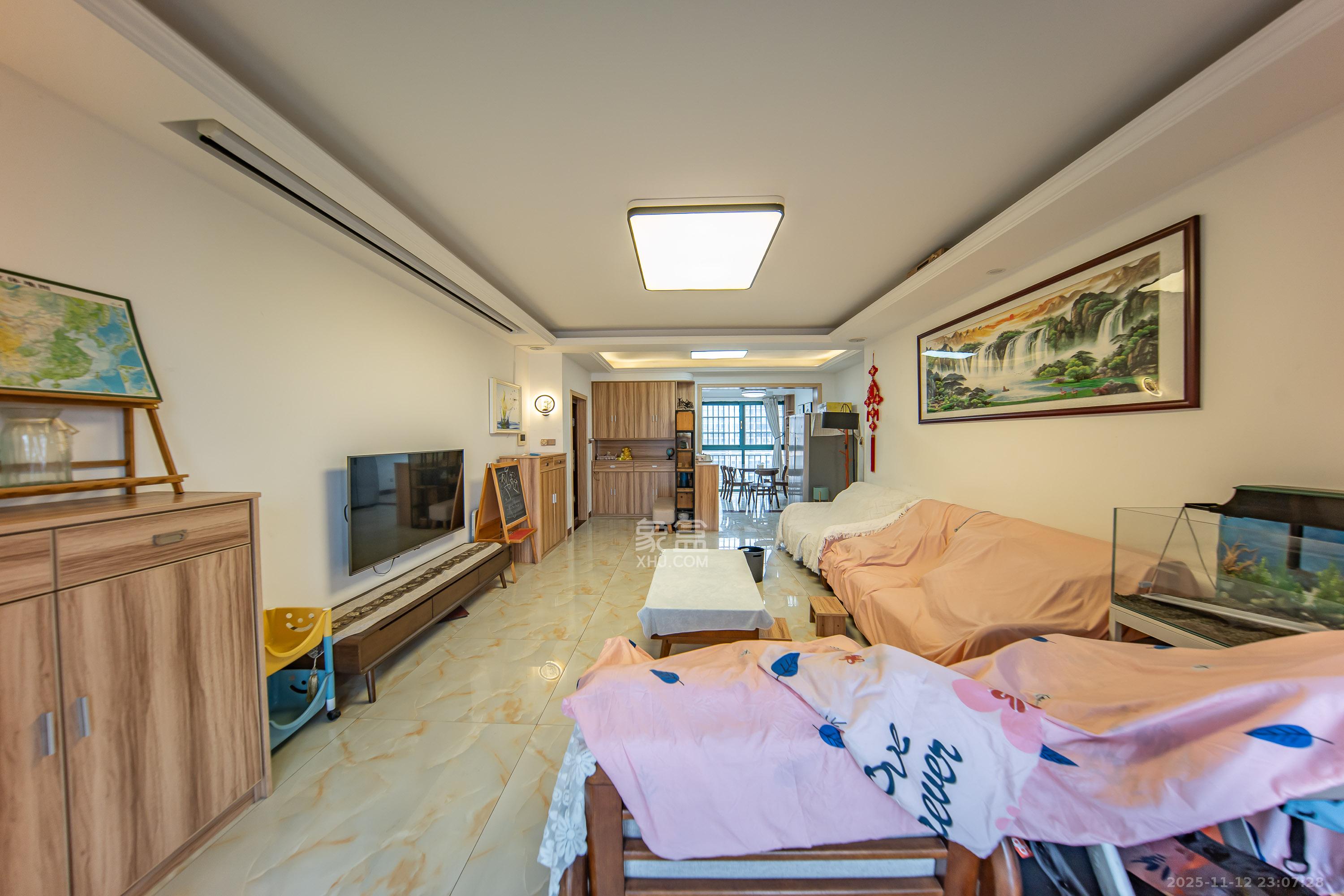 洋湖时代 4室2厅2卫 106.0万 洋湖时代 4室2厅2卫 106.0万客厅