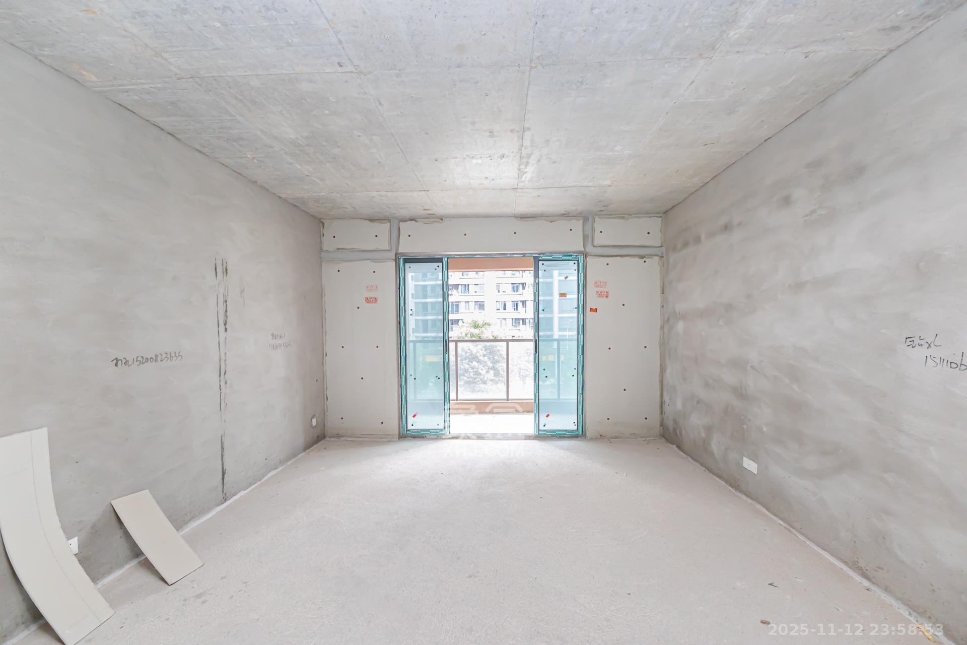 滨江学府  4室2厅2卫    132.0万