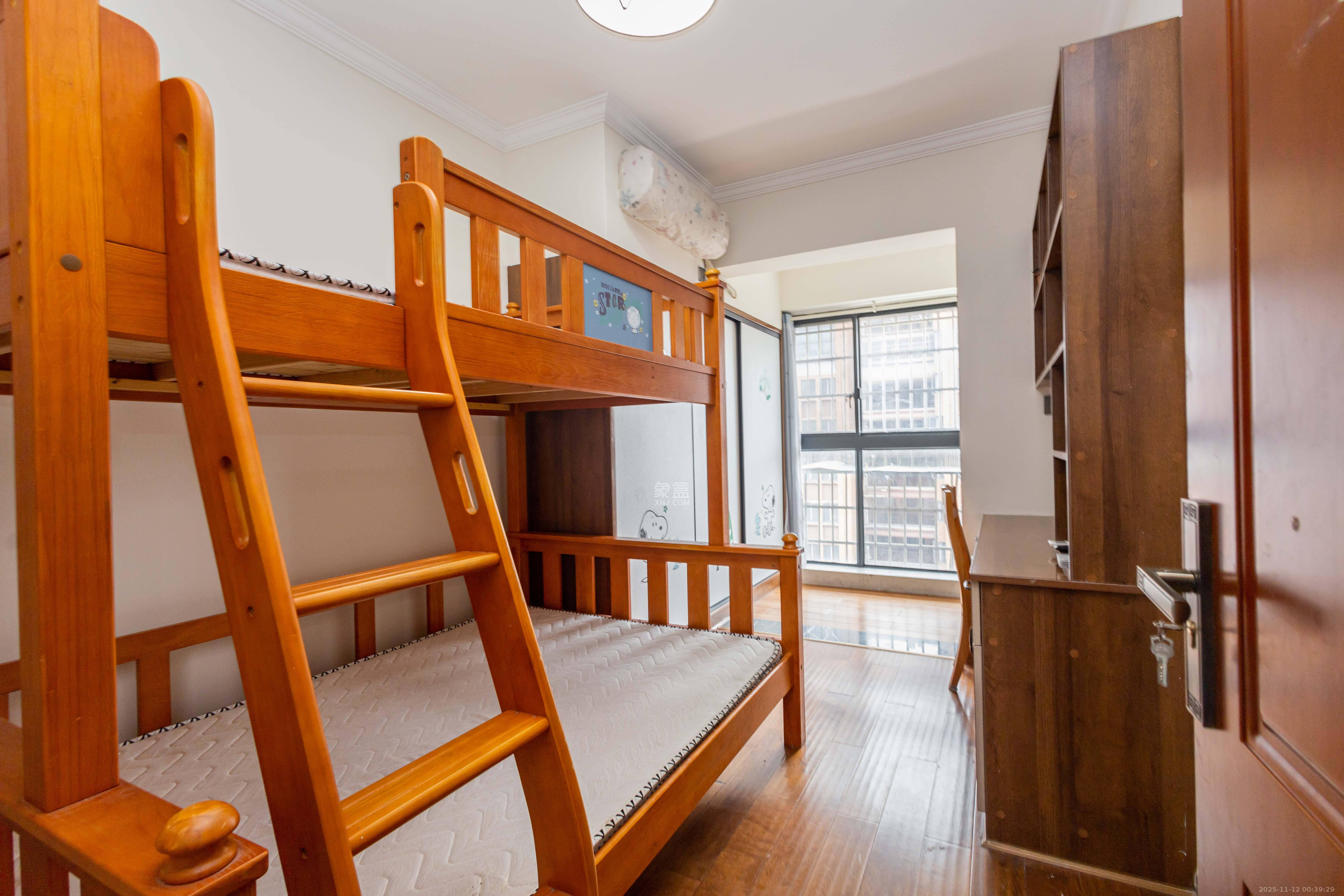 东业上城嘉苑(晟悦国际) 3室2厅2卫 95.8万 东业上城嘉苑(晟悦国际) 3室2厅2卫 95.8万卧室