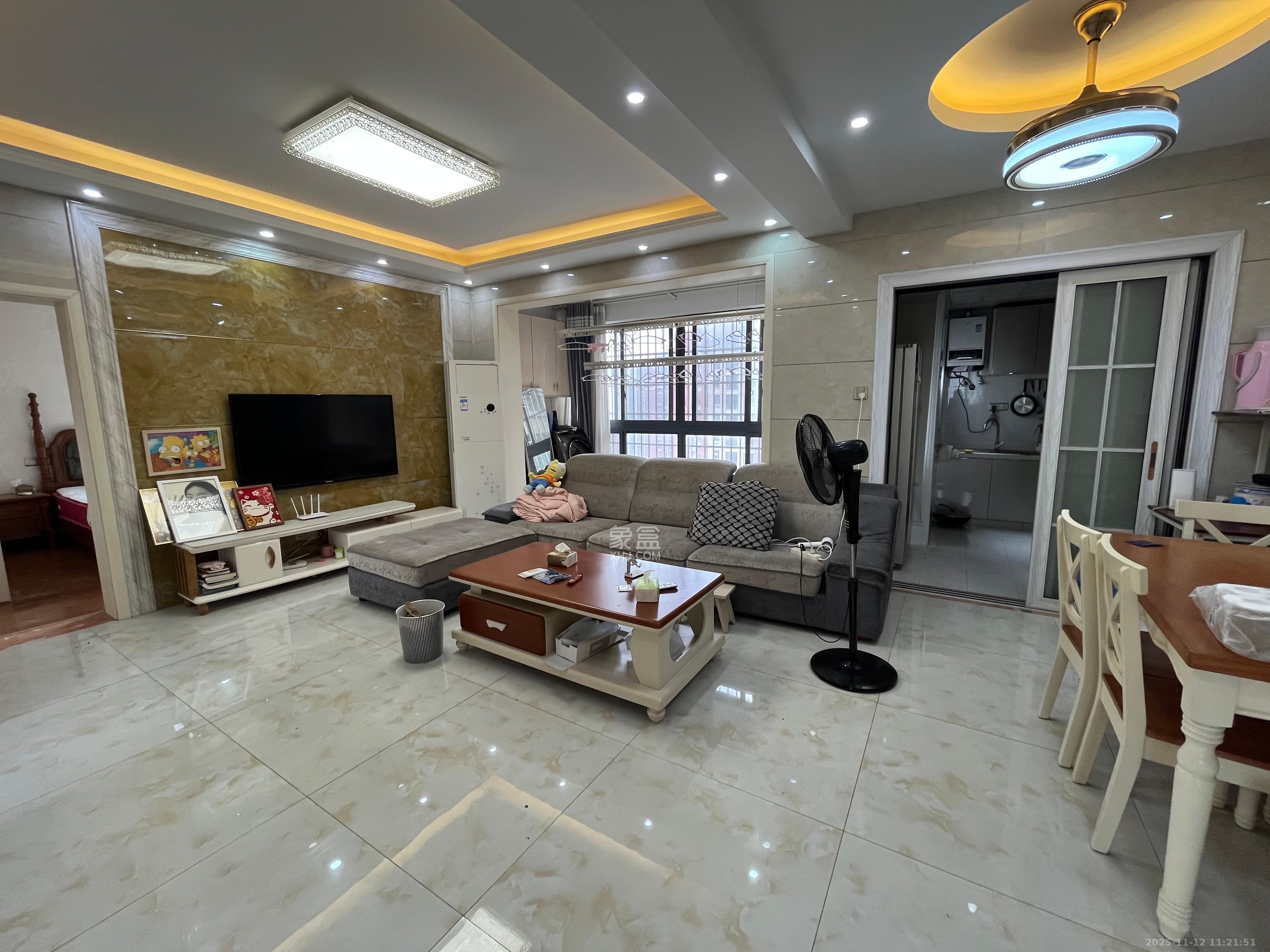 印山蓝色海岸  3室2厅2卫    2300.0元/月