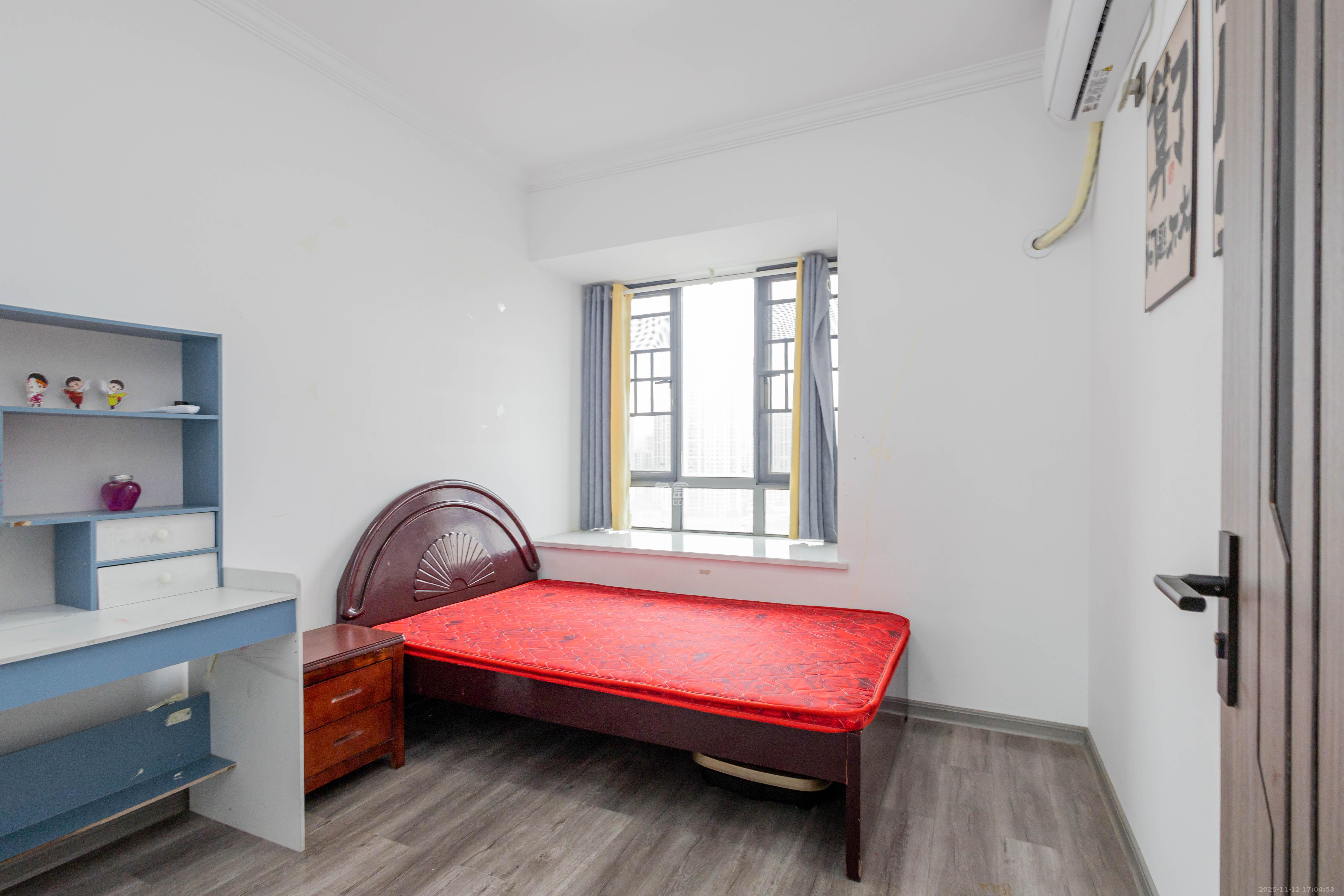 中交中央公园D4区  4室2厅2卫    148.0万卧室