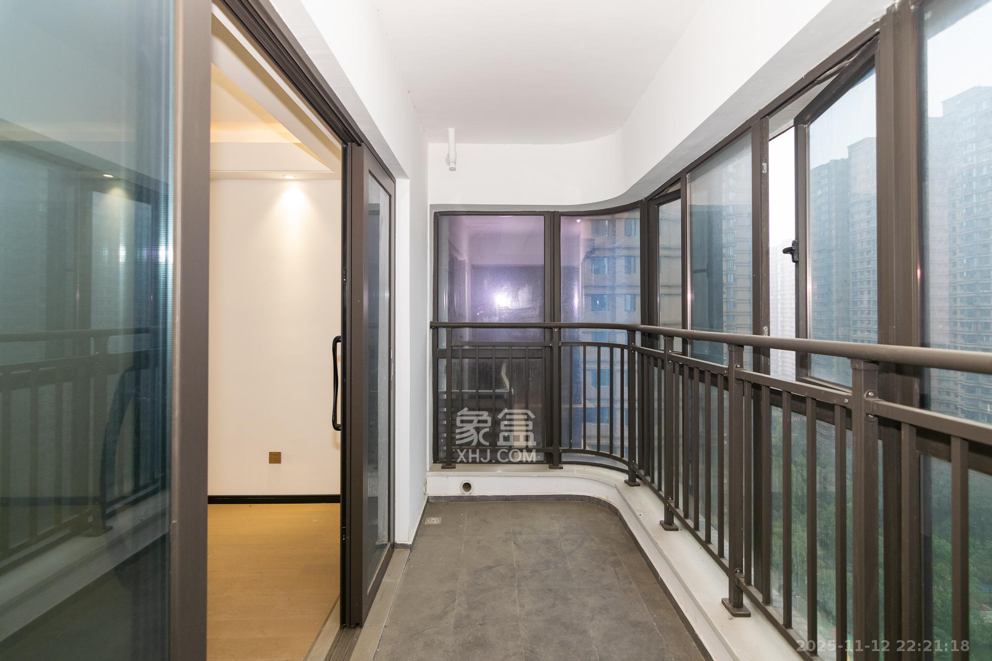 润和美郡(润和紫郡五期) 5室2厅2卫 108.0万 润和美郡(润和紫郡五期) 5室2厅2卫 108.0万阳台