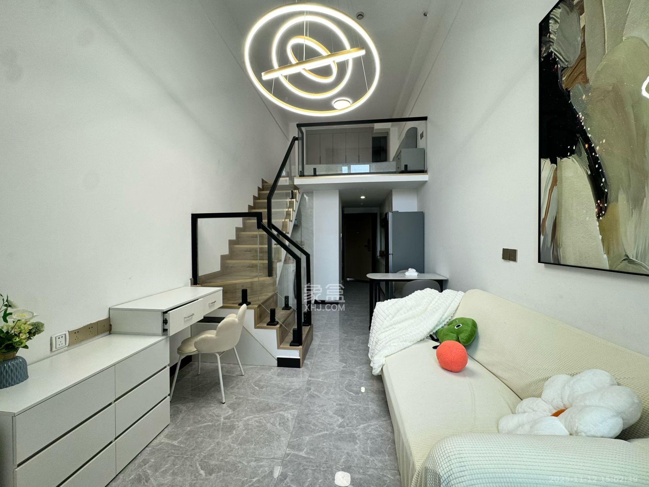 卓越江岸  1室1厅1卫    2200.0元/月