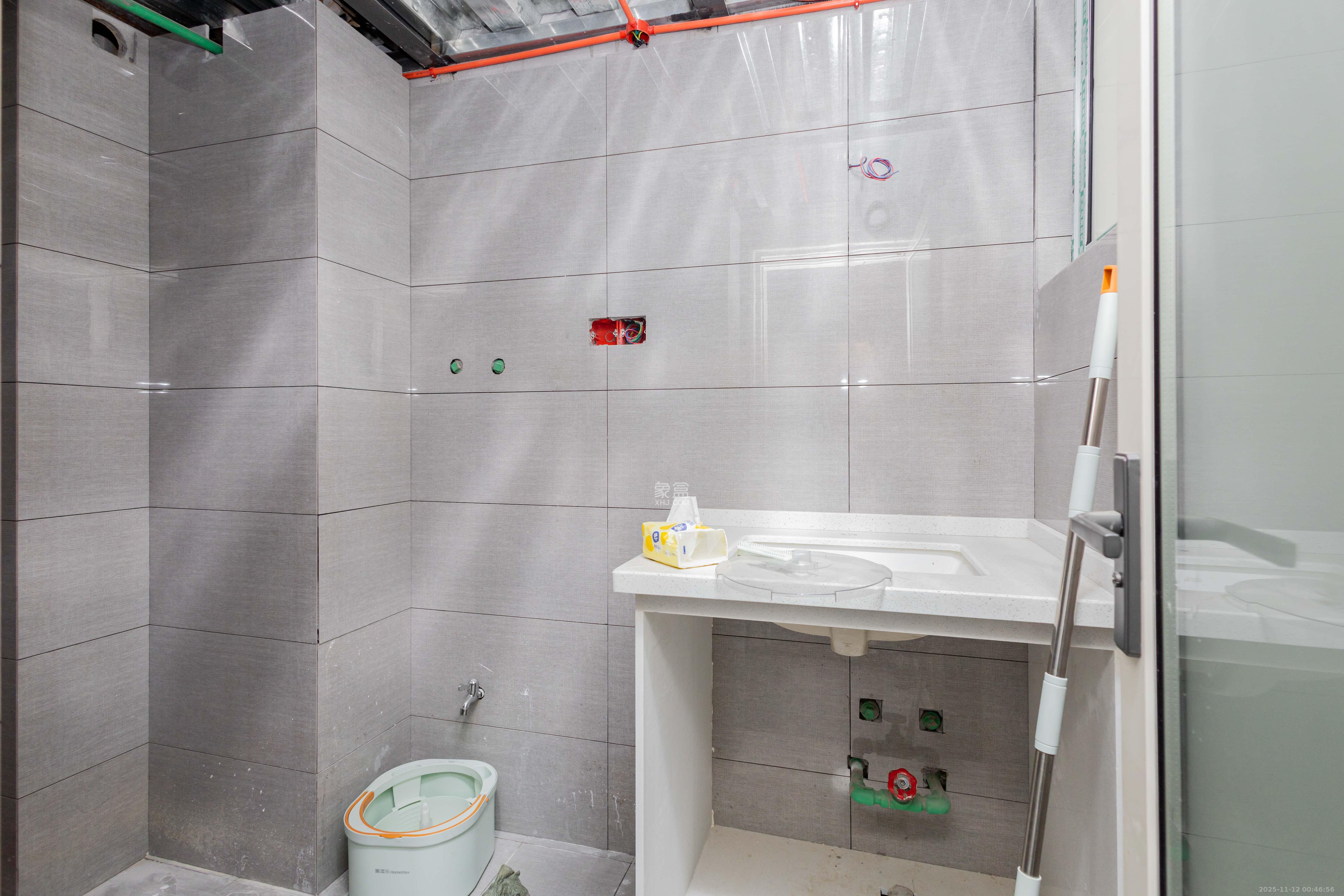 芙蓉万国城MOMA（卓越汇富苑）  2室1厅1卫    30.0万卫生间