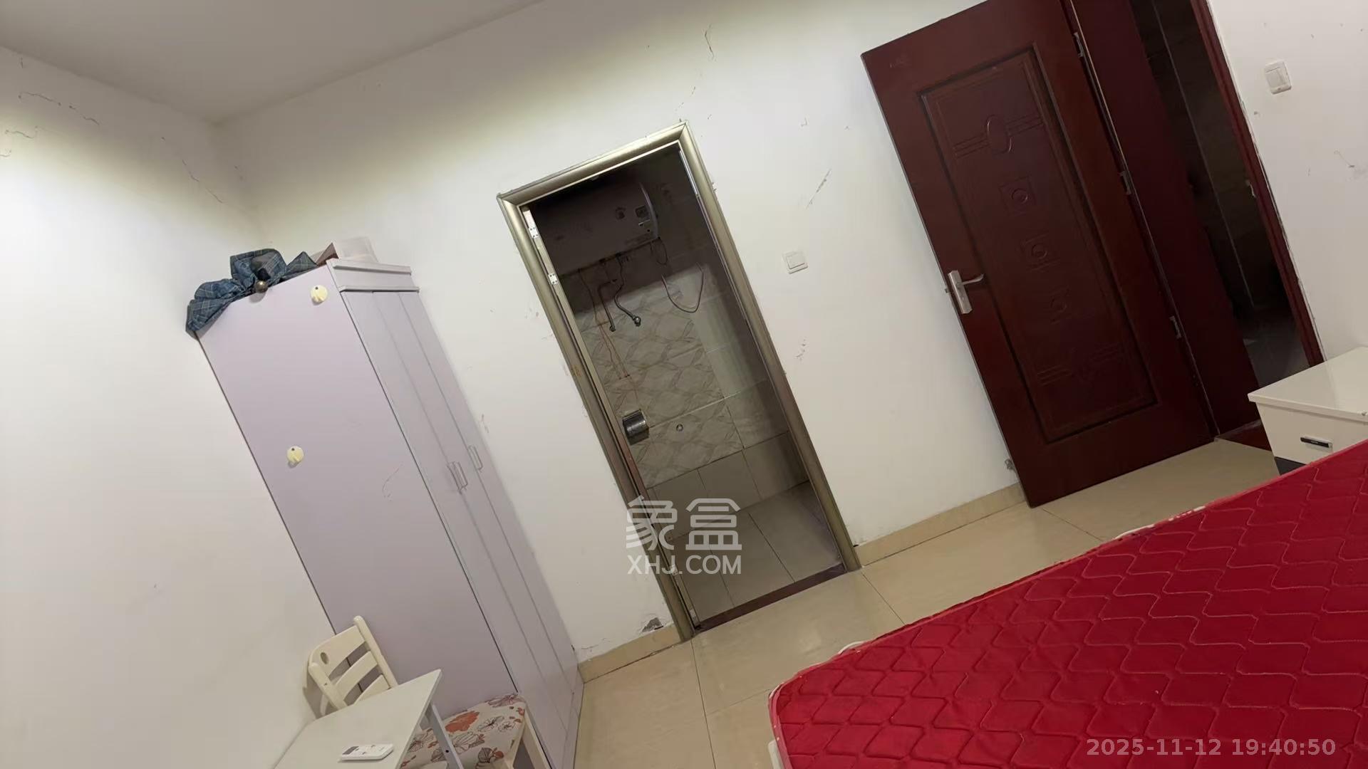 华润凤凰城二期  1室1厅1卫    1600.0元/月室内图