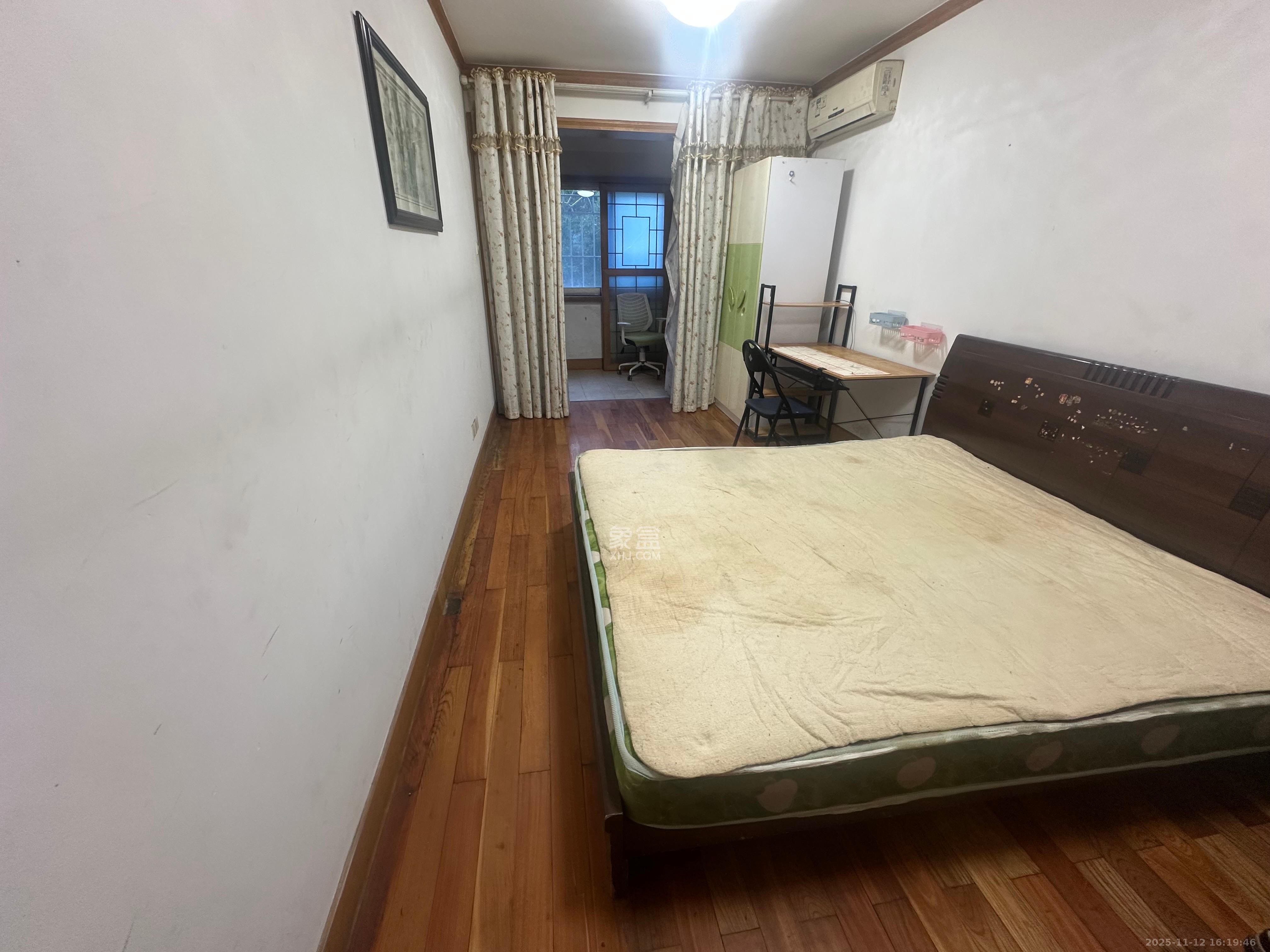 恒达花园  3室2厅2卫    2100.0元/月室内图