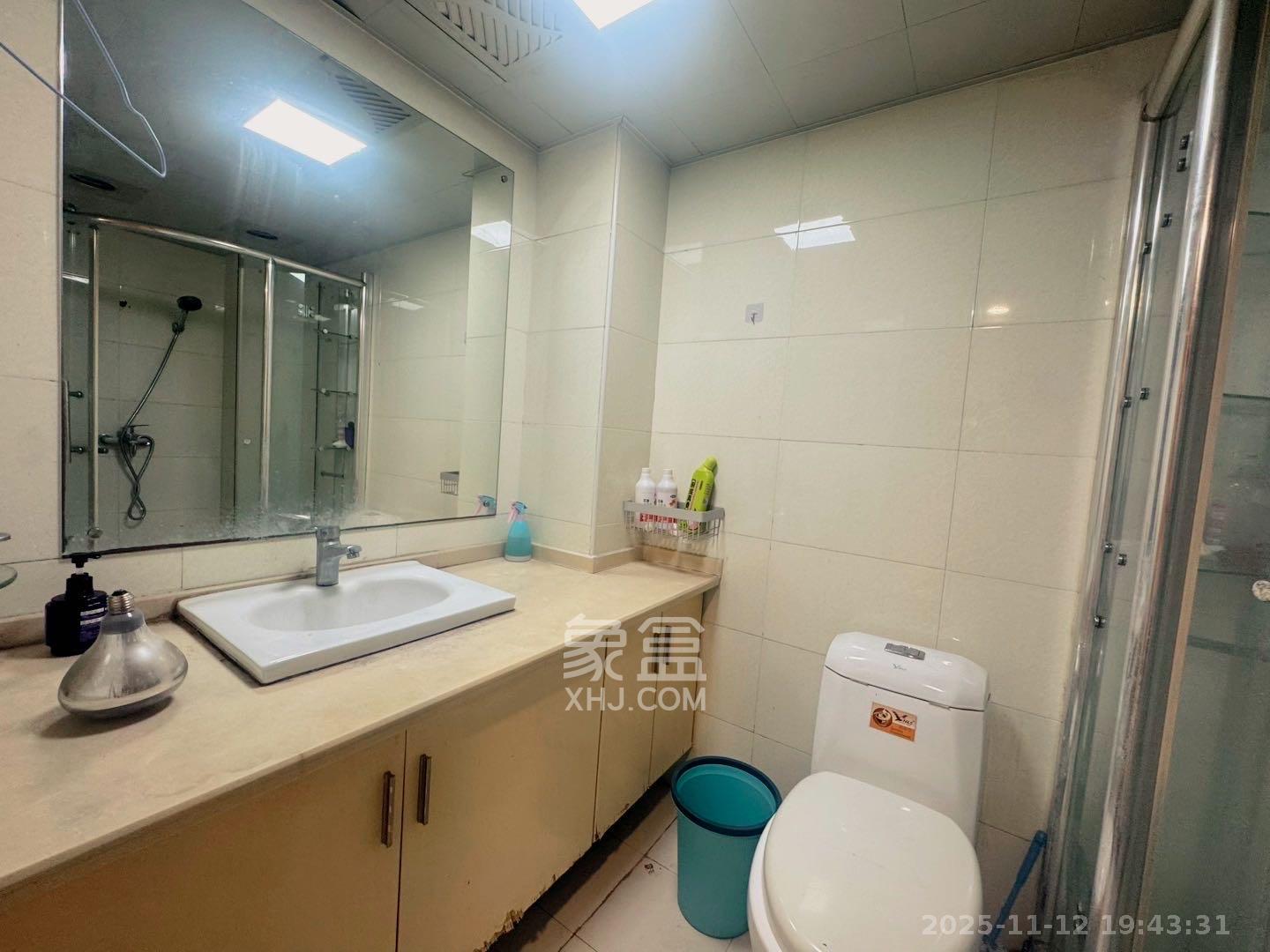 融圣国际 2室2厅1卫 2480.0元/月 融圣国际 2室2厅1卫 2480.0元/月室内图