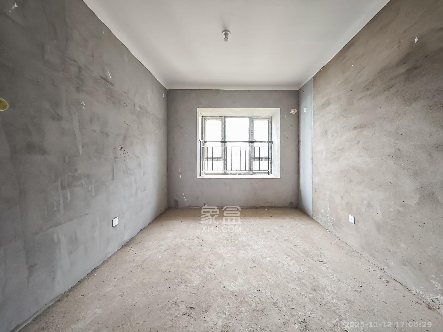 钱隆世家  4室2厅2卫    74.0万卧室