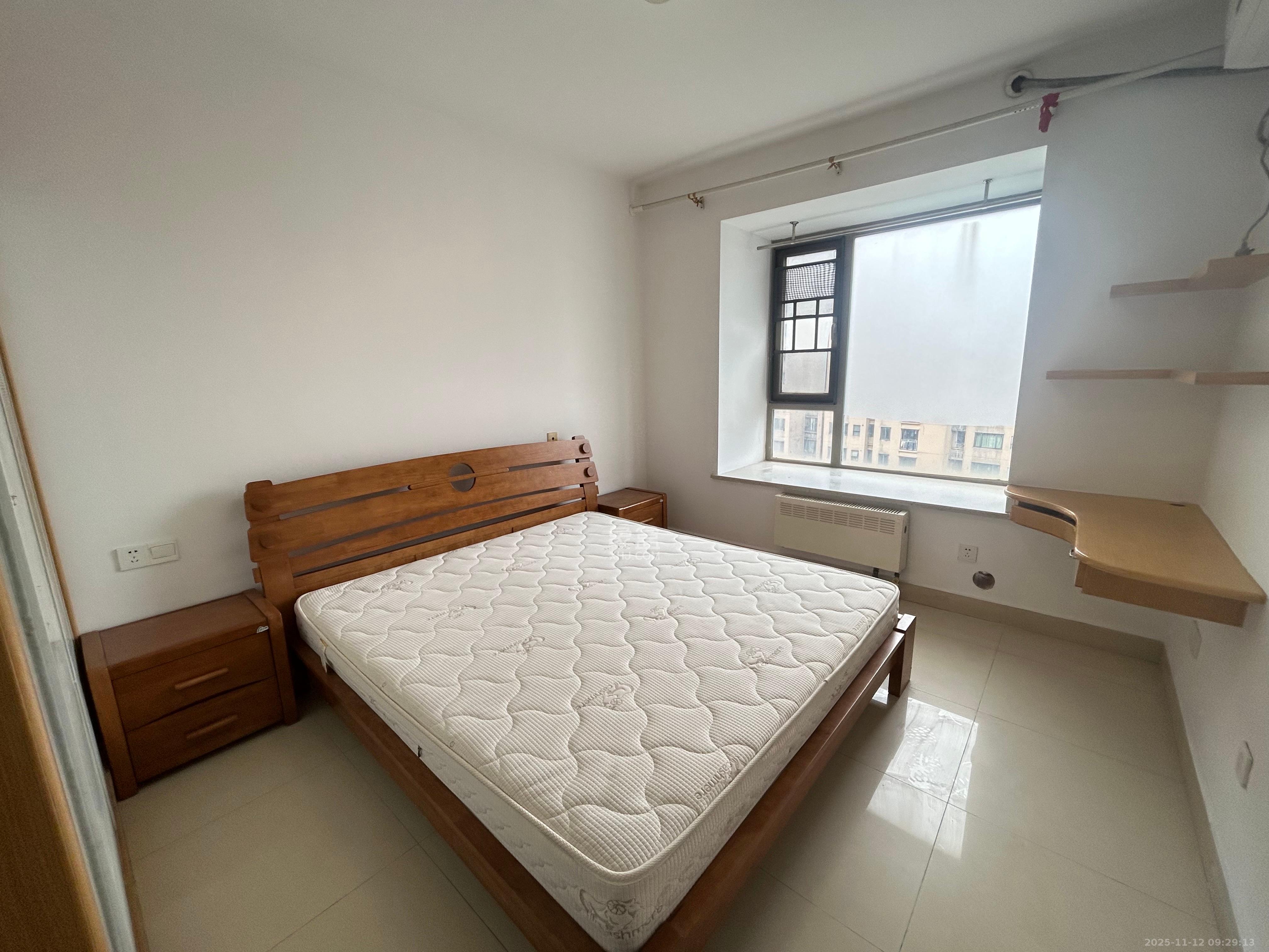 怡海星城  3室2厅1卫    2100.0元/月