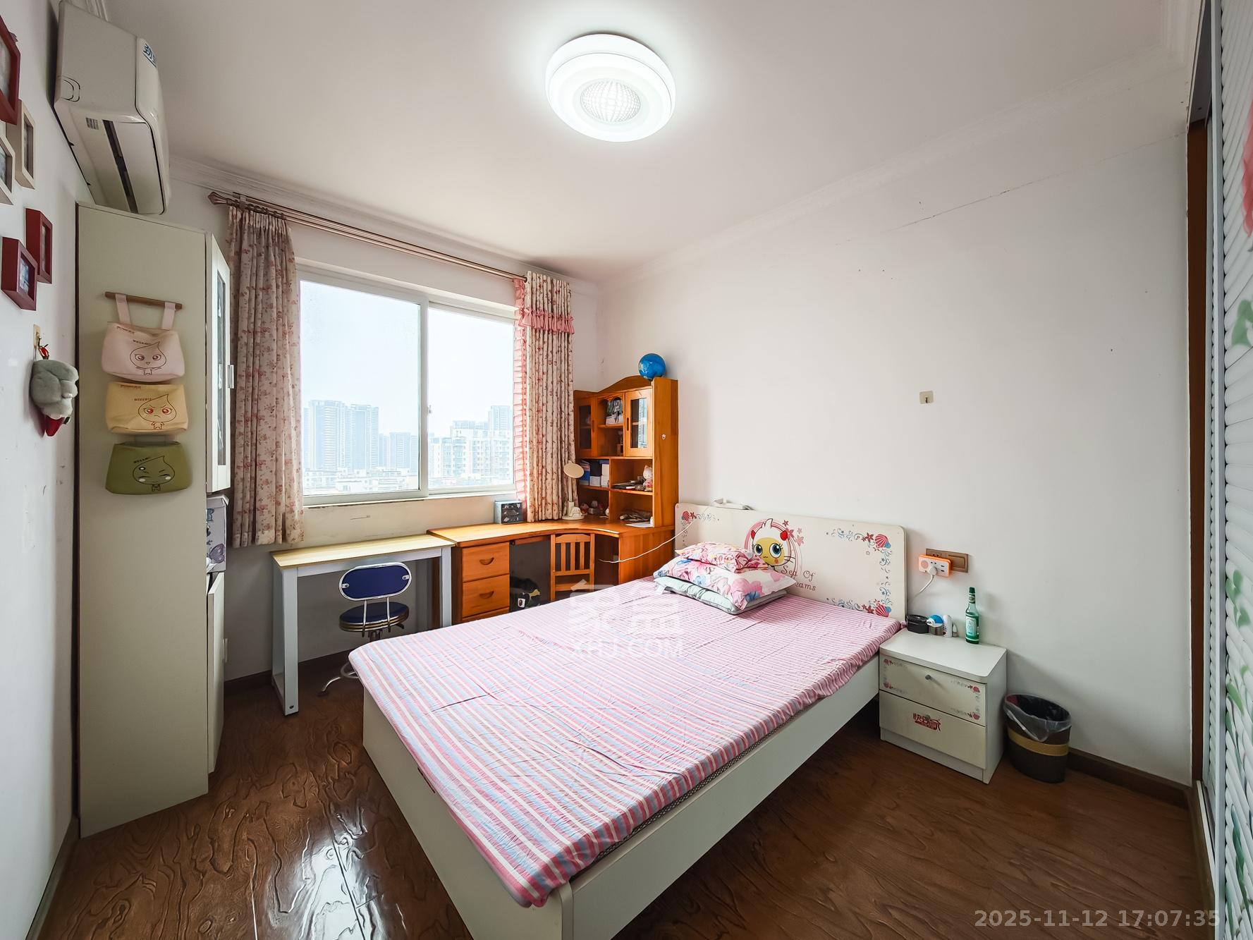 山语城一期 3室2厅2卫 98.0万 山语城一期 3室2厅2卫 98.0万卧室