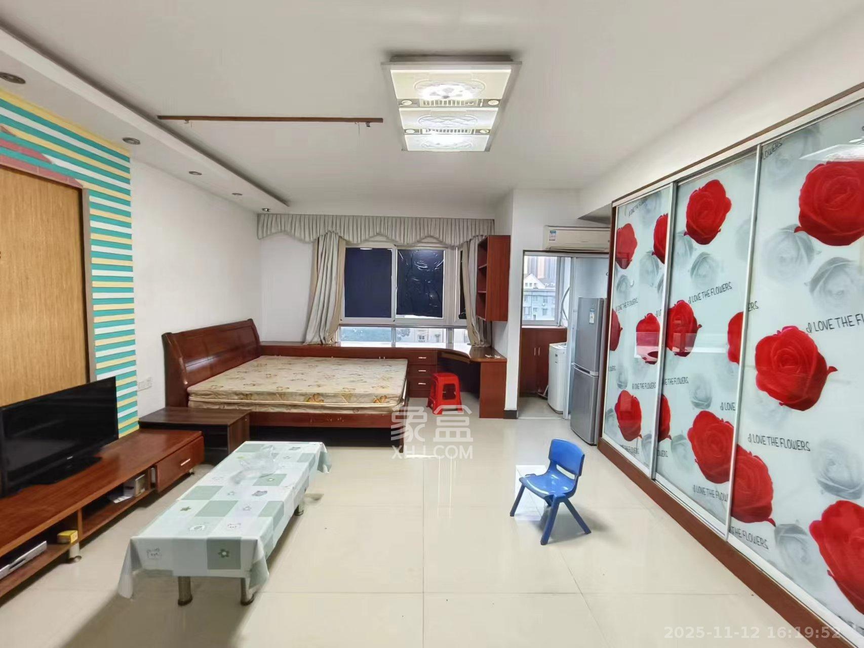 伍家岭生活广场  1室1厅1卫    1500.0元/月