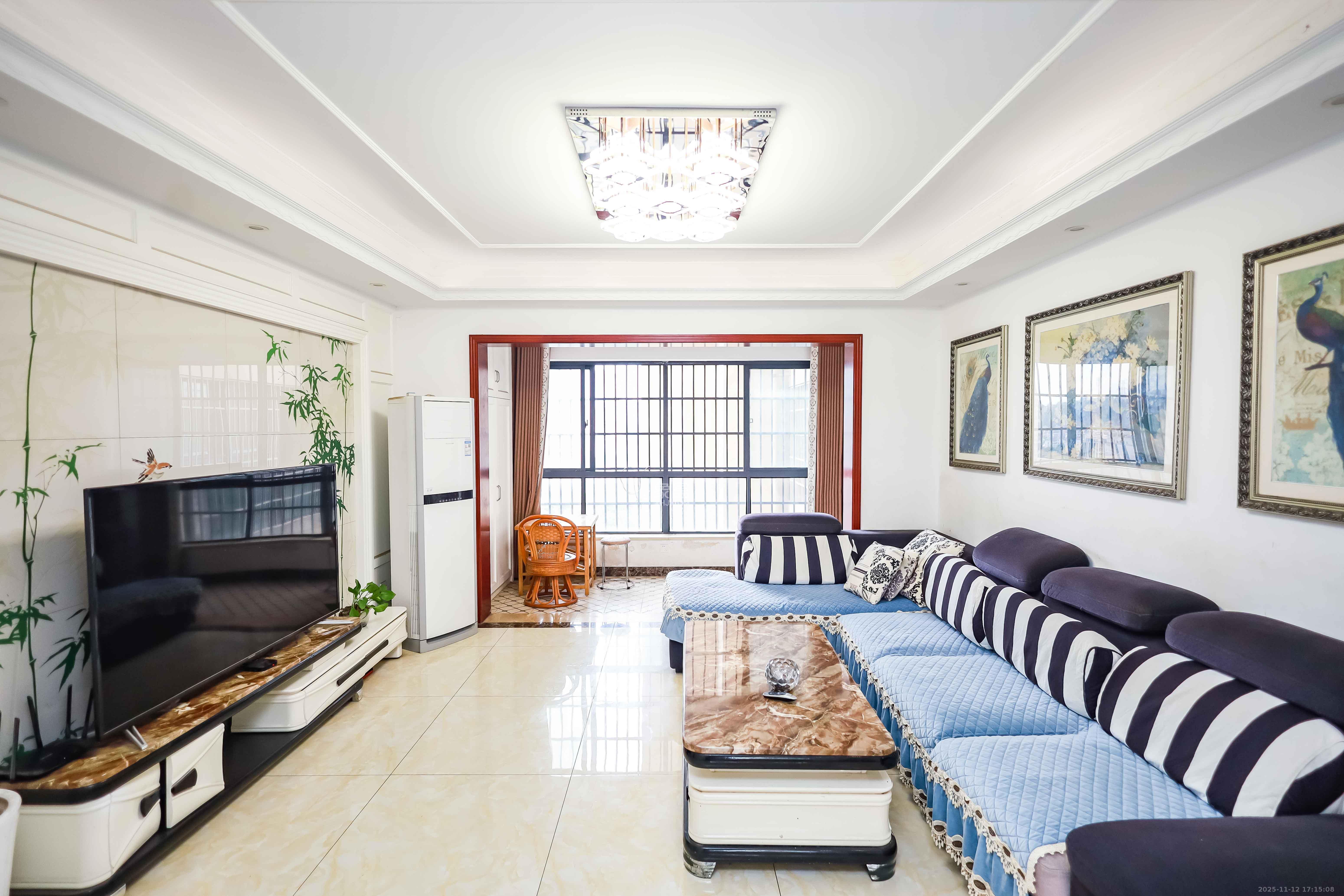 天麓尚层 4室2厅2卫 98.0万 天麓尚层 4室2厅2卫 98.0万客厅