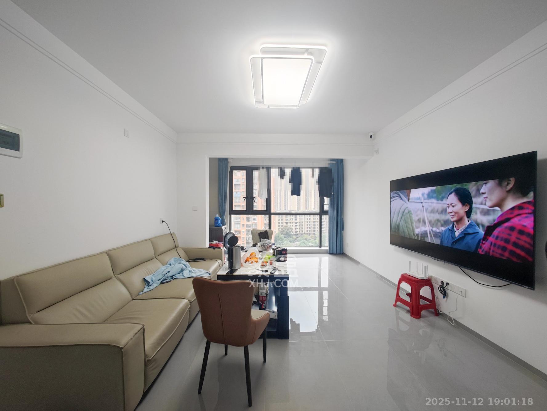 润和翰文府 4室2厅2卫 130.0万 润和翰文府 4室2厅2卫 130.0万客厅