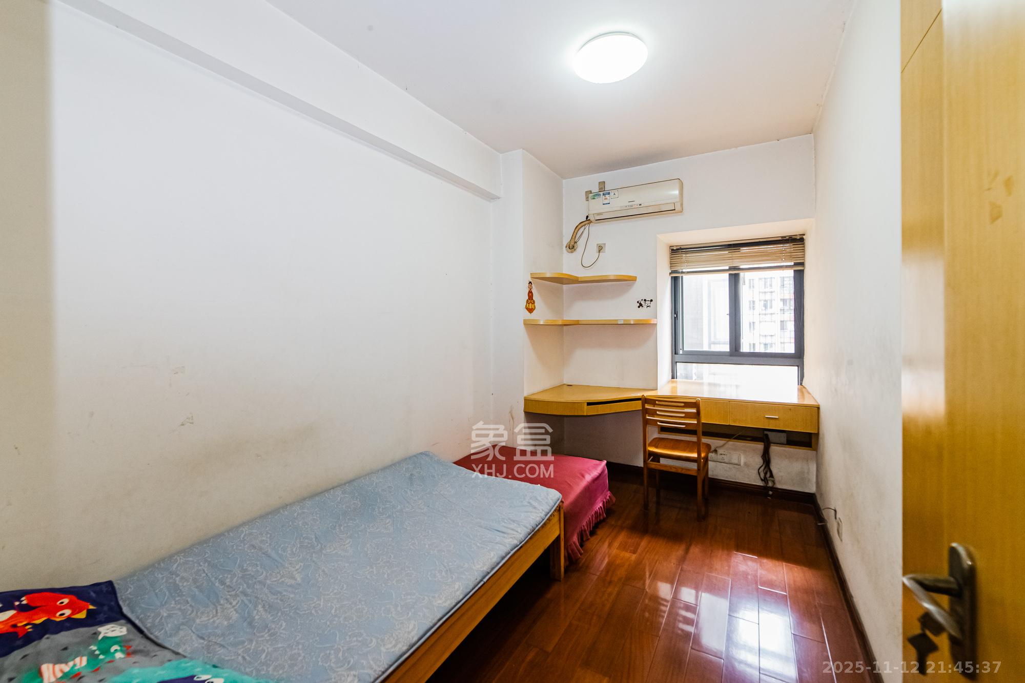 湘江北尚  3室2厅1卫    120.0万卧室