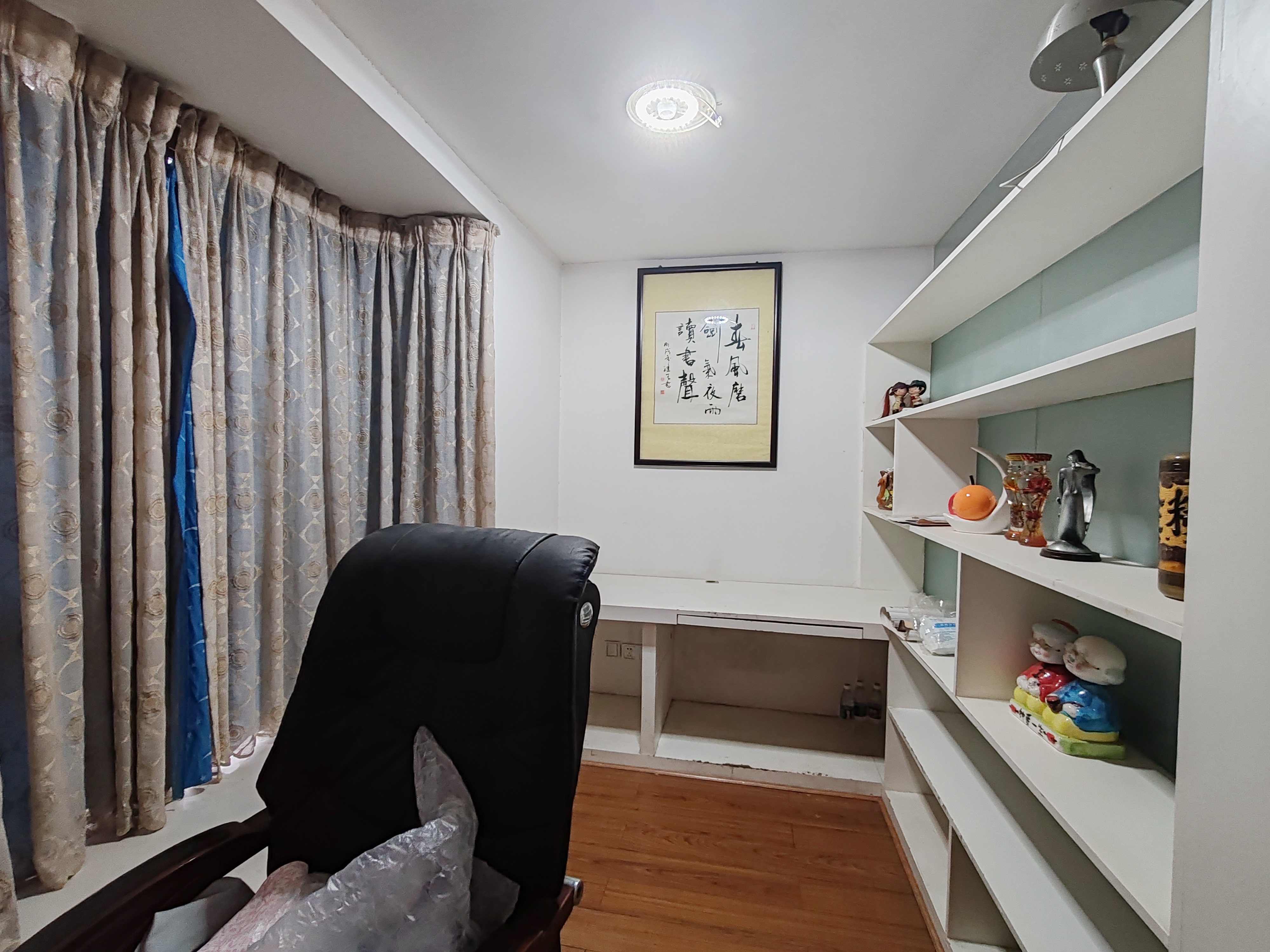 民兴花苑 4室2厅2卫 1900.0元/月 民兴花苑 4室2厅2卫 1900.0元/月室内图