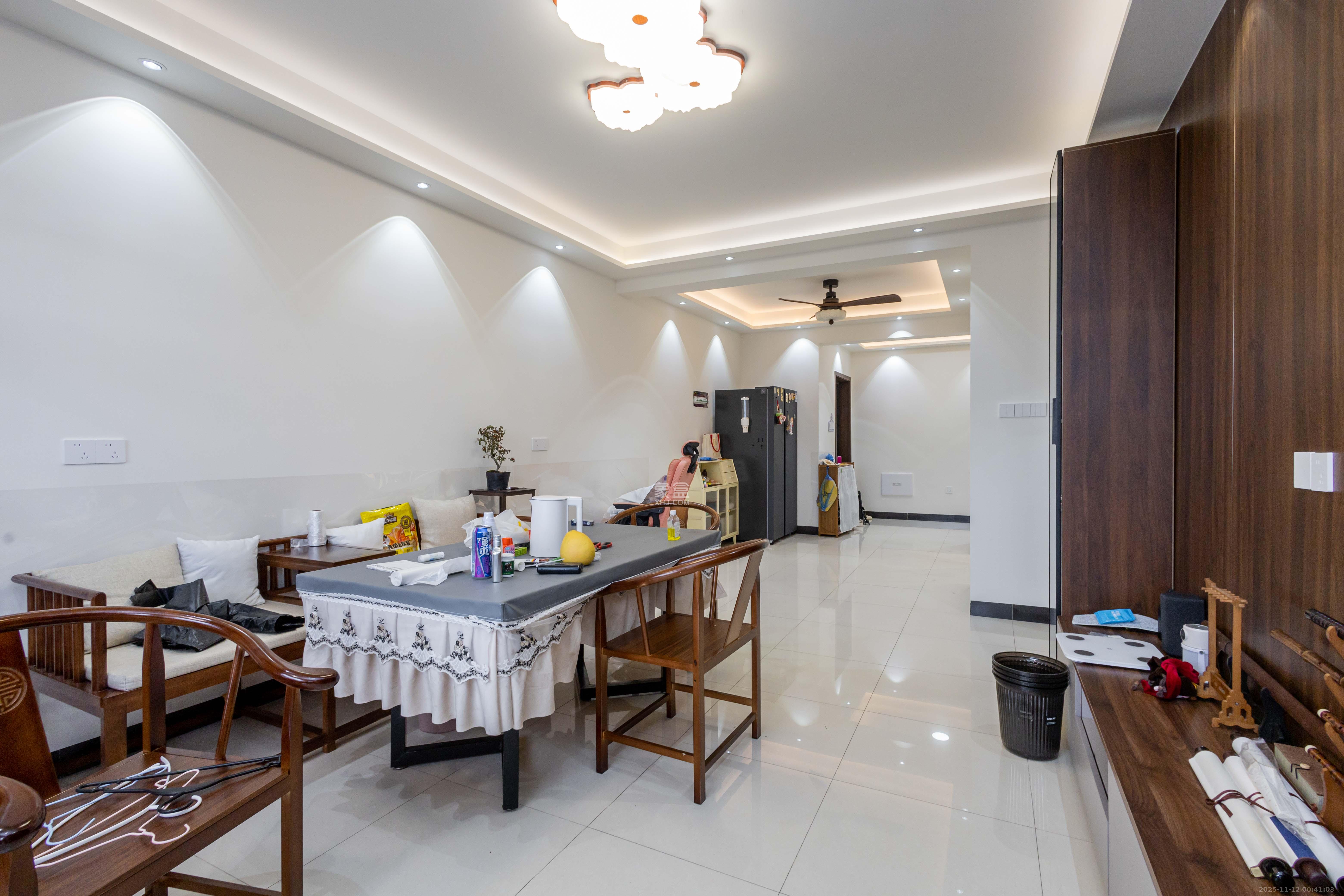 爵士湘 4室2厅1卫 68.0万 爵士湘 4室2厅1卫 68.0万卧室